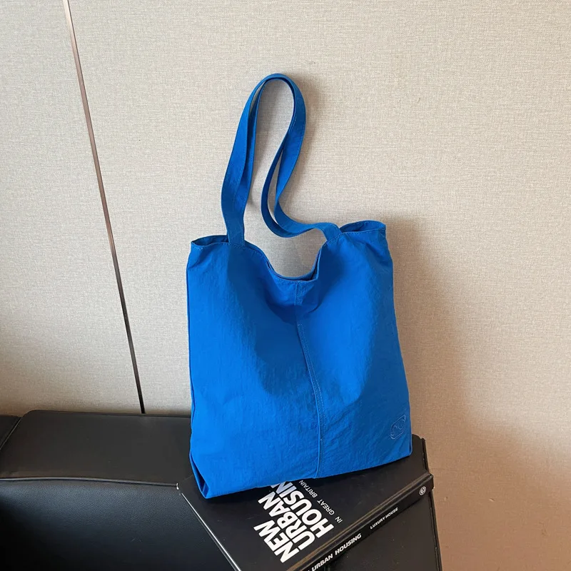 2025 Новинка! Женская большая сумка из ткани Оксфорд большой вместимости — водонепроницаемая, простая текстура для поездок на работу (стиль плеч и подмышек)
2025 Новинка! Женская большая сумка из ткани Оксфорд большой вместимости — водонепроницаемая, простая текстура для поездок на работу (стиль плеч и подмышек)