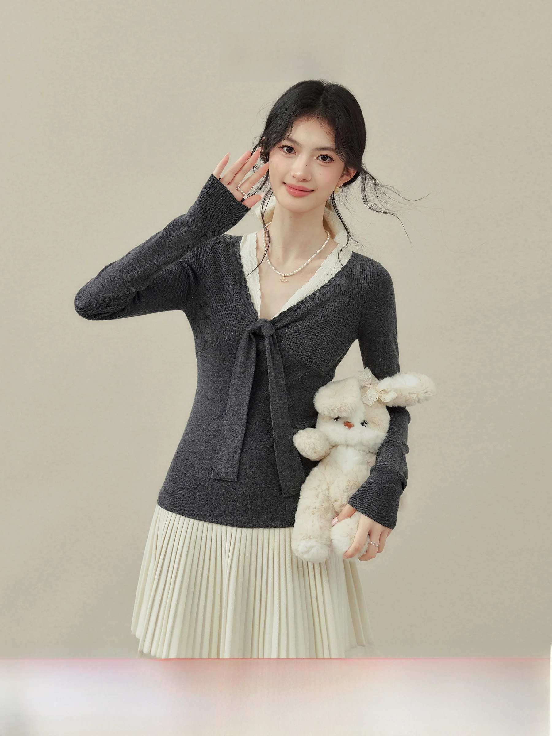 Deep Grey Knot V-Neck Knitwear Casual Style Slimming Fit Spring Fashion for Plump Women Early Spring Series by Wang...
Deep Grey Knot V-Neck Knitwear Casual Style Slimming Fit Spring Fashion for Plump Women Early Spring Series by Wang...