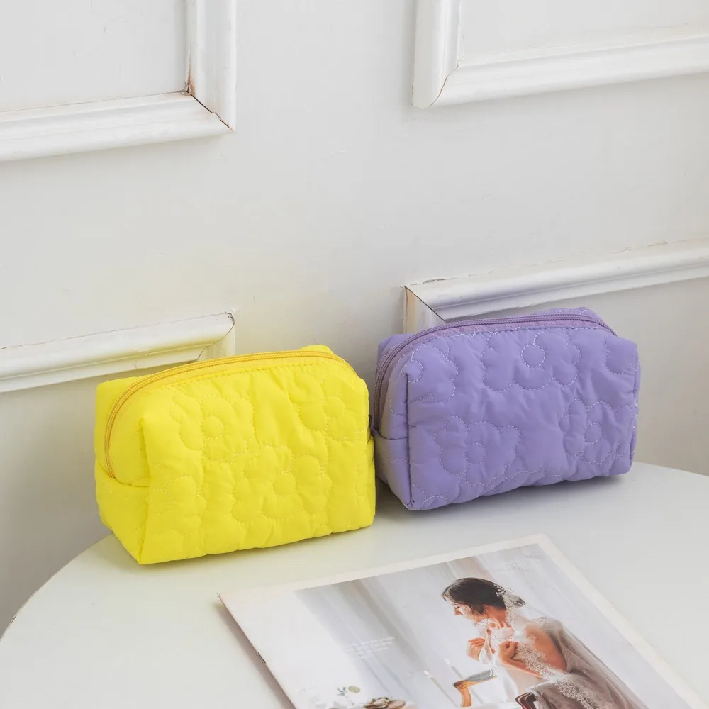 New Candy Color Makeup Bag Quilted Flower Large Capacity Storage Bag Dacron Soft Wash Bag Travel
New Candy Color Makeup Bag Quilted Flower Large Capacity Storage Bag Dacron Soft Wash Bag Travel