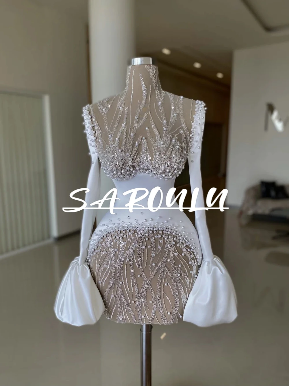 Unique Puff Sleeves Short Evening Gown Glitter See Through Prom Dress Pearls Romantic Customized Homecoming Party Banquet Wear
Unique Puff Sleeves Short Evening Gown Glitter See Through Prom Dress Pearls Romantic Customized Homecoming Party Banquet Wear