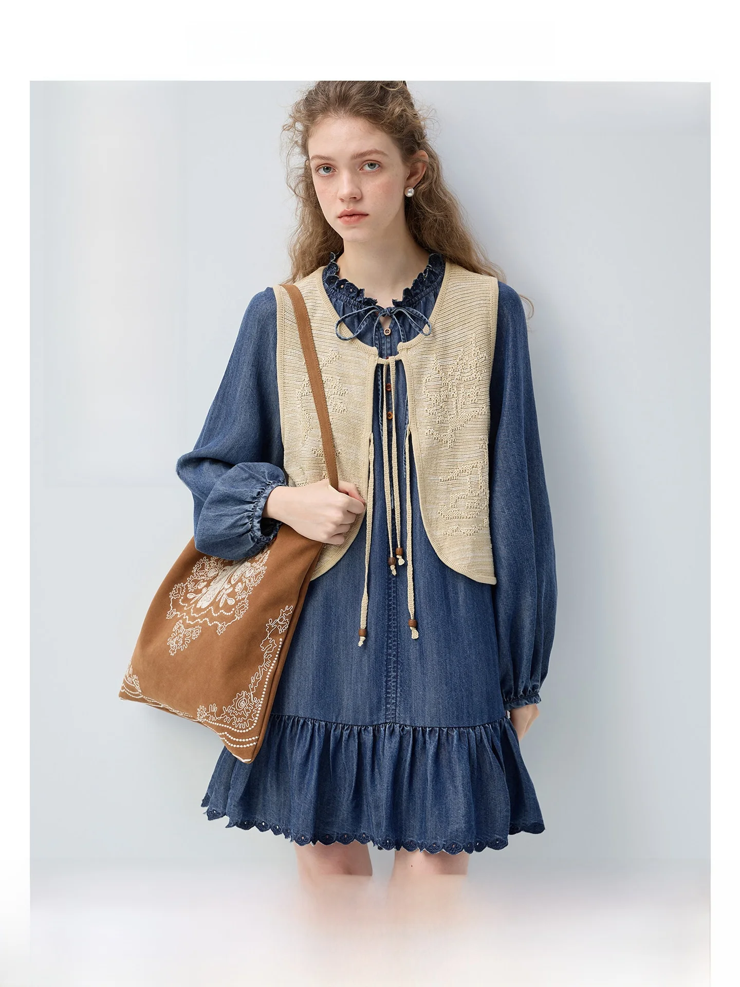 Синий комплект из джинсовой юбки с оборками и жилета Blue Diary VEGA CHANG для женщин, весна 2026, повседневный, свободный крой, для работы и отдыха
Синий комплект из джинсовой юбки с оборками и жилета Blue Diary VEGA CHANG для женщин, весна 2026, повседневный, свободный крой, для работы и отдыха