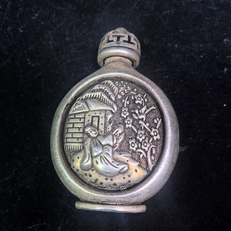 Antique-Style Antique White Copper Silver-Plated Scholar's Flower-Appreciation Snuff Bottle Ancient Snuff Bottle Ornament
Antique-Style Antique White Copper Silver-Plated Scholar's Flower-Appreciation Snuff Bottle Ancient Snuff Bottle Ornament