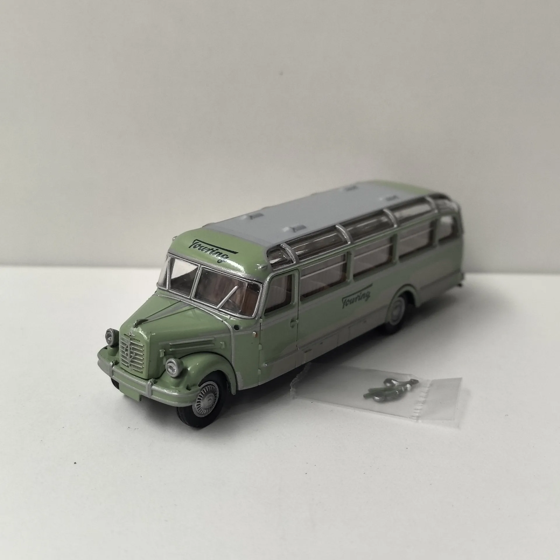Литой под давлением BREKINA масштаб 1/37, масштаб HO Borgward BO 4000, автобус Touring Deutsche, пластиковый материал, модель автомобиля, Коллекционная игрушка в подарок
Литой под давлением BREKINA масштаб 1/37, масштаб HO Borgward BO 4000, автобус Touring Deutsche, пластиковый материал, модель автомобиля, Коллекционная игрушка в подарок