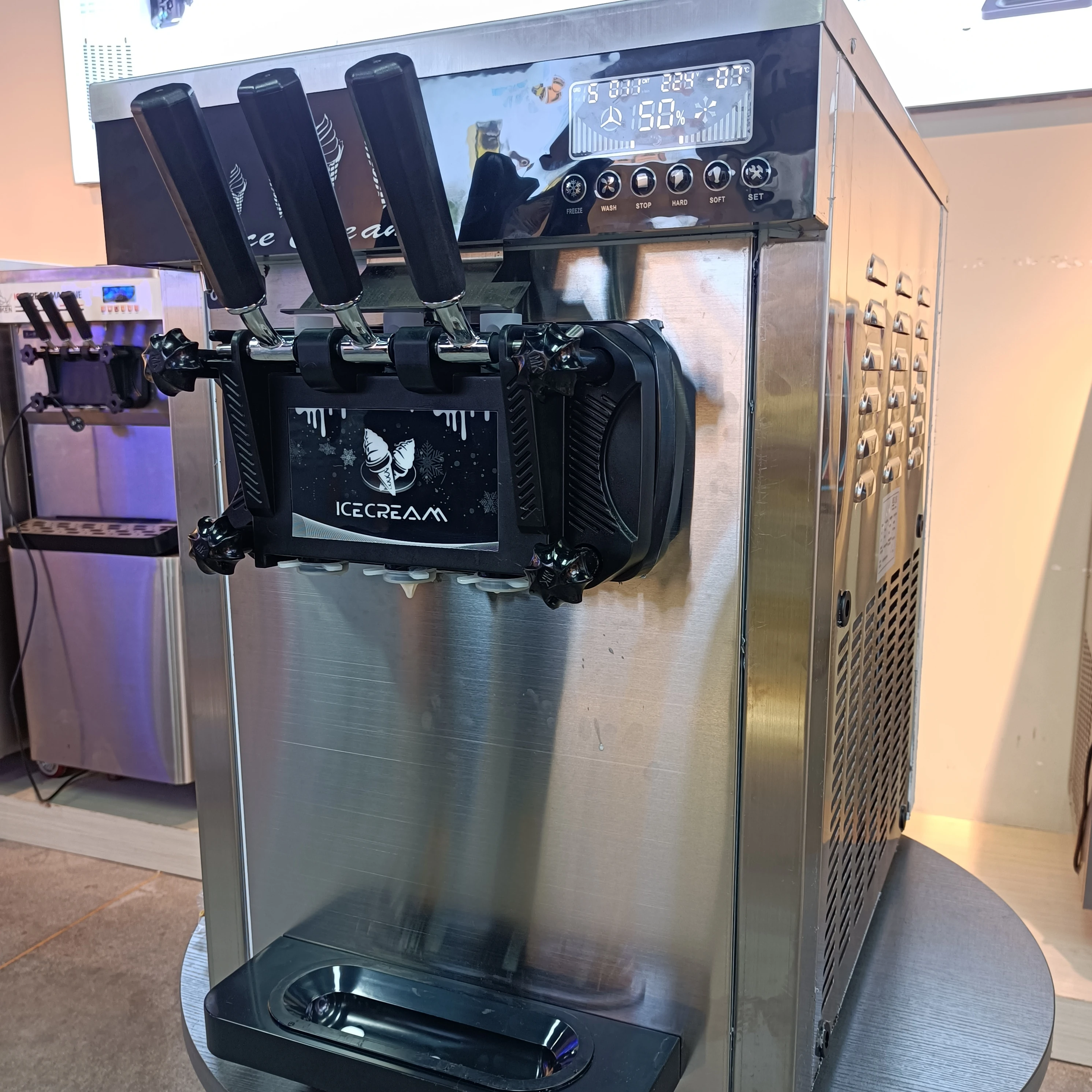 GQ-618CTB hot sale 2+1 flavors machine make ice cream soft ice cream machine for business factory price
GQ-618CTB hot sale 2+1 flavors machine make ice cream soft ice cream machine for business factory price