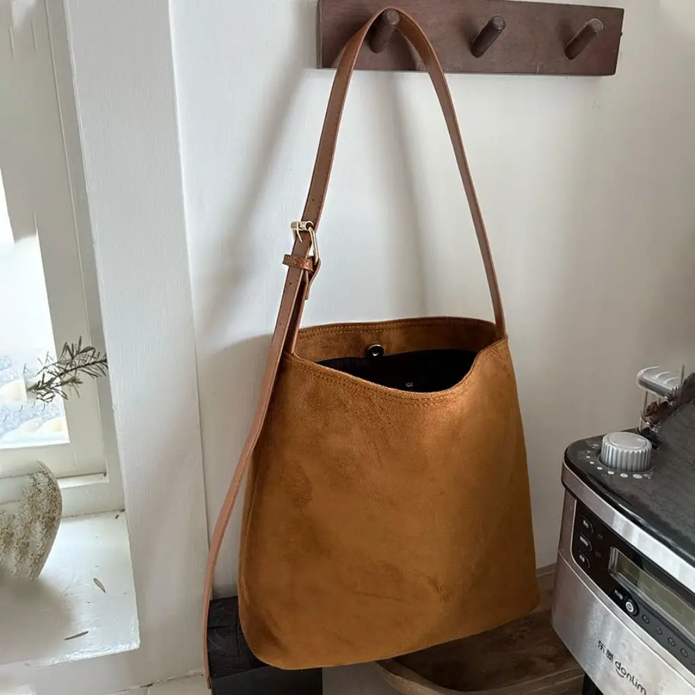 Simple Vintage Suede Bucket Bag Pure Color Handbag Matte Pu Leather Shoulder Bag Korean Style Large Capacity Underarm Bag Ladies
Simple Vintage Suede Bucket Bag Pure Color Handbag Matte Pu Leather Shoulder Bag Korean Style Large Capacity Underarm Bag Ladies