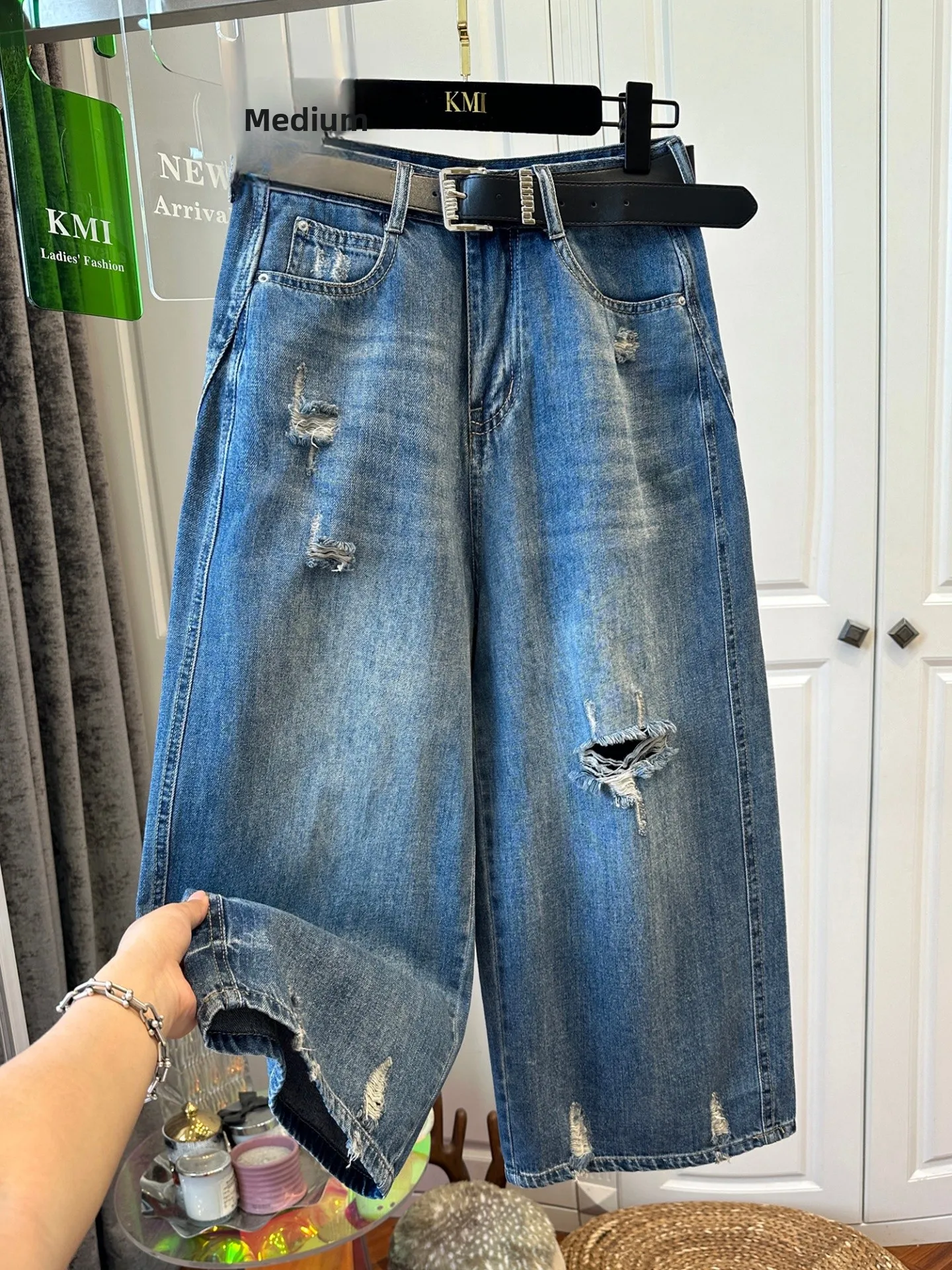 Retro American Washed Hole Loose Jeans Women's Seven-Foot Wide Leg Pants Lightweight Summer Fashion Cotton Denim Jeans
Retro American Washed Hole Loose Jeans Women's Seven-Foot Wide Leg Pants Lightweight Summer Fashion Cotton Denim Jeans