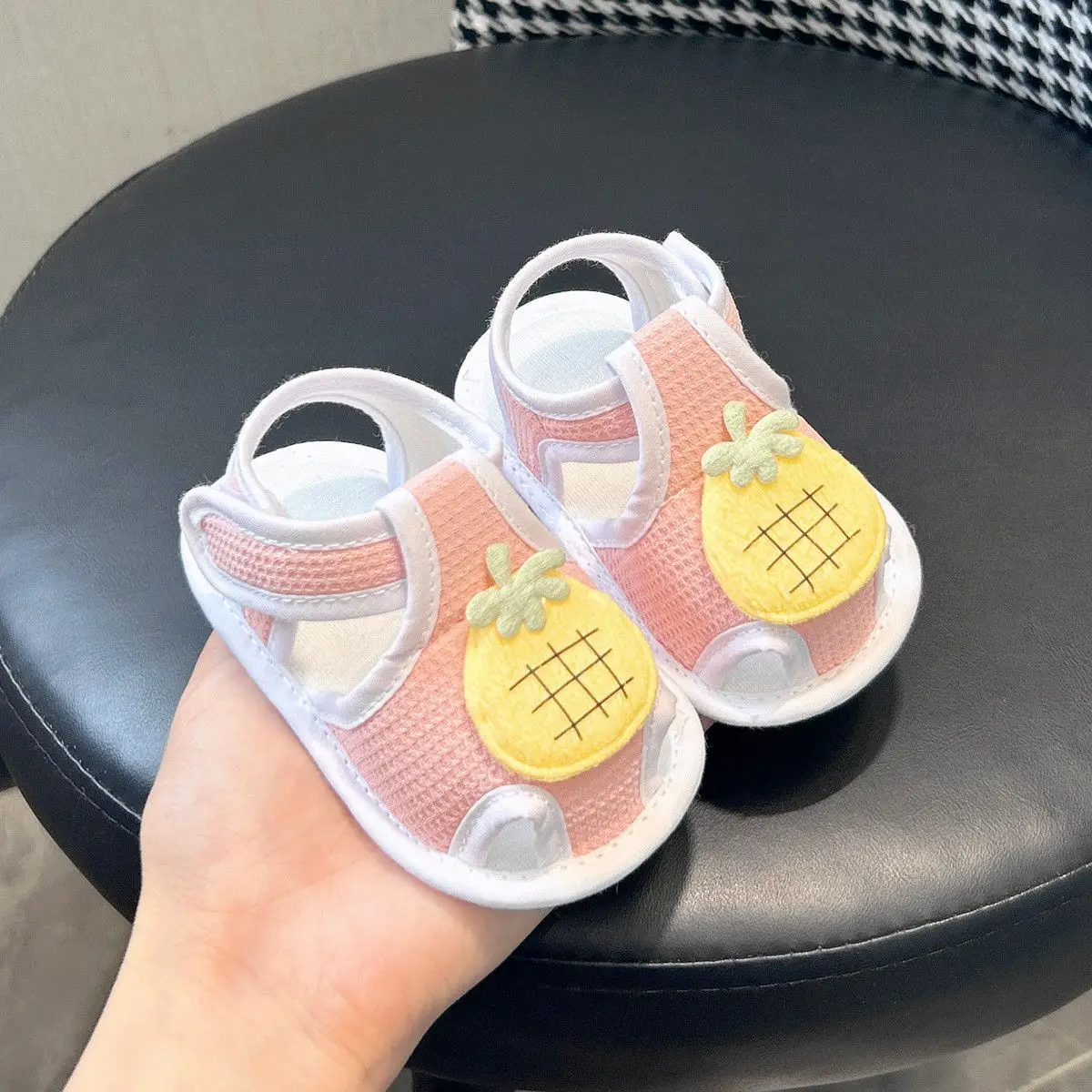 2026 Summer New First Walkers Shoes for 0-1 Year Infants Breathable Cloth Sandals Anti-Slip Soles
2026 Summer New First Walkers Shoes for 0-1 Year Infants Breathable Cloth Sandals Anti-Slip Soles