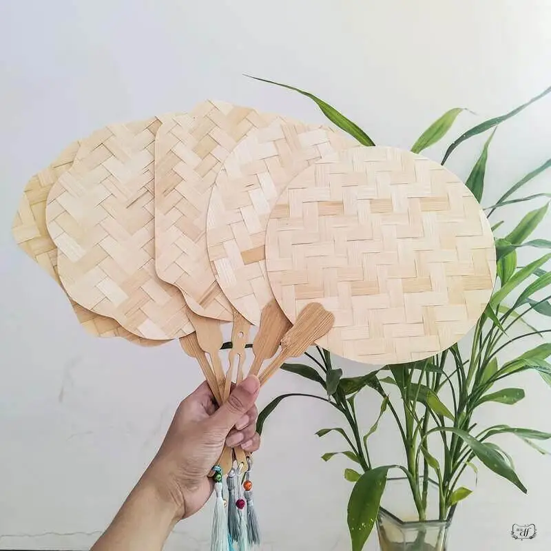 Hand-Painted Bamboo Fan Traditional Handicraft DIY Family Activity Children's Art Project Retro Style Group Fan for Home Use
Hand-Painted Bamboo Fan Traditional Handicraft DIY Family Activity Children's Art Project Retro Style Group Fan for Home Use
