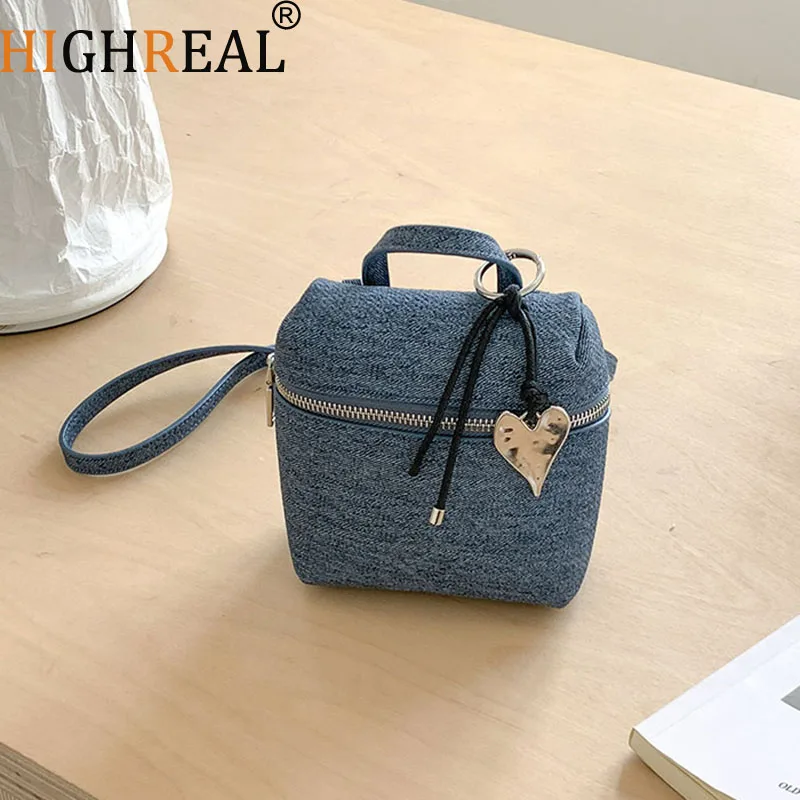 Women's PU Leather Mini Fashion Bags Versatile Love Shoulder Bags Lipstick Keys Headphones Makeup Organizer Cross Body Bags
Women's PU Leather Mini Fashion Bags Versatile Love Shoulder Bags Lipstick Keys Headphones Makeup Organizer Cross Body Bags