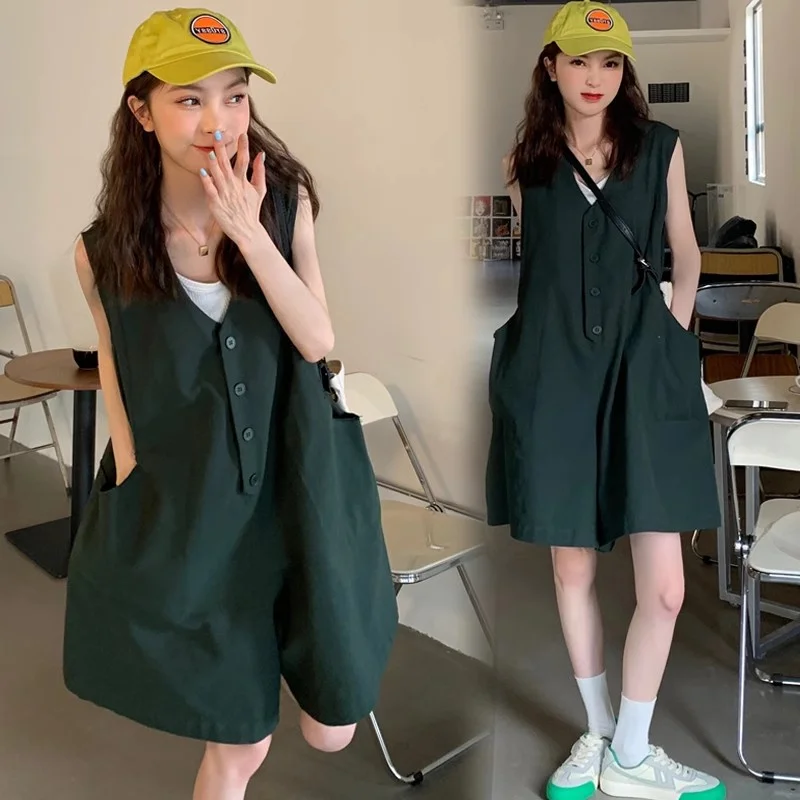 Leisure Design Sense V-neck Sleeveless Jumpsuit Shorts for Women's Summer 2024 New Loose and Slimming Wide leg Jumpsuit Skirt WF
Leisure Design Sense V-neck Sleeveless Jumpsuit Shorts for Women's Summer 2024 New Loose and Slimming Wide leg Jumpsuit Skirt WF