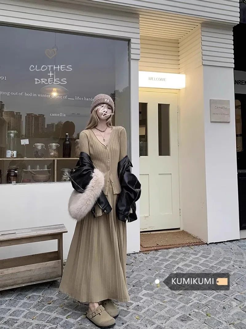 GkycoQ Fashion V-neck Knitted Cardigan Women's Winter High Waisted Pleated Skirt Half Skirt Two-piece Set Female Clothing
GkycoQ Fashion V-neck Knitted Cardigan Women's Winter High Waisted Pleated Skirt Half Skirt Two-piece Set Female Clothing