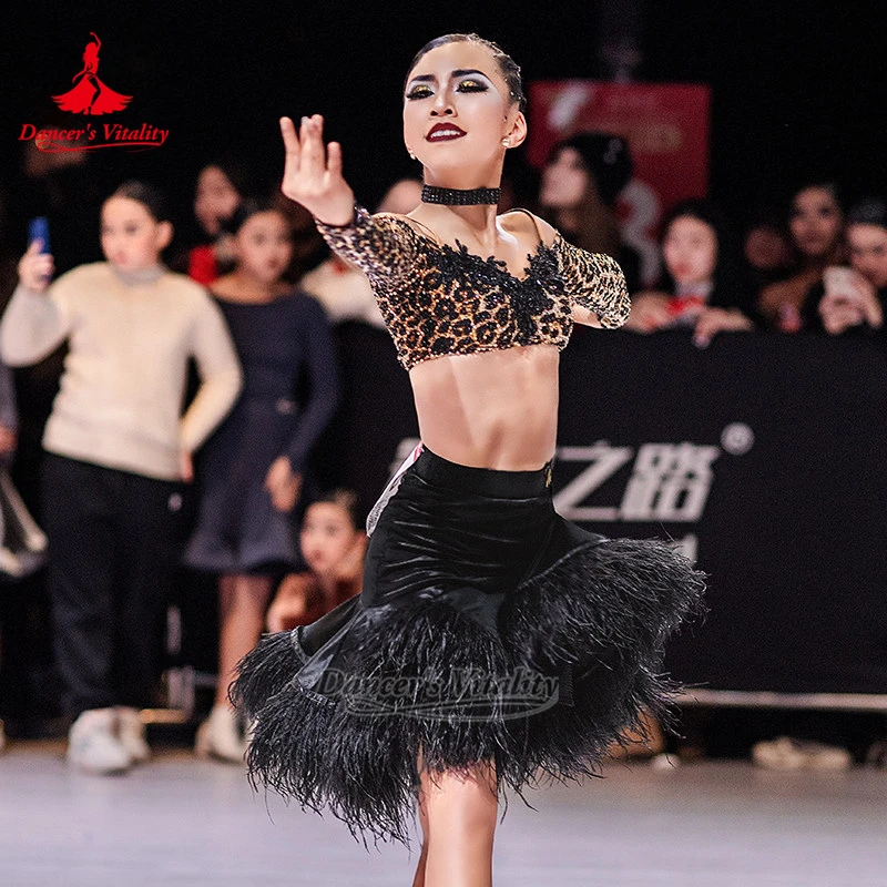 Latin Dance Dew Shoulder Leopard Print Tops+Feather Skirt Set Teenagers Samba Jive Contest Clothing Customized Dancer's Vitality
Latin Dance Dew Shoulder Leopard Print Tops+Feather Skirt Set Teenagers Samba Jive Contest Clothing Customized Dancer's Vitality