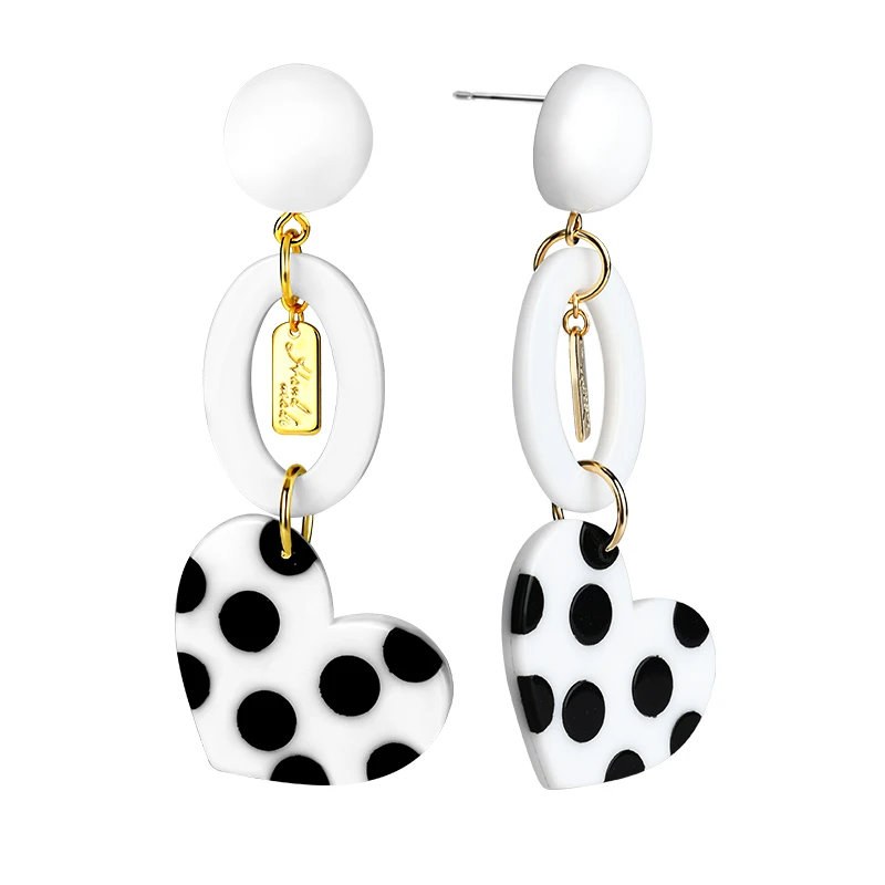 Trendy polka dots, earrings suitable for round faces, women's personality temperament earrings, long styles.
Trendy polka dots, earrings suitable for round faces, women's personality temperament earrings, long styles.