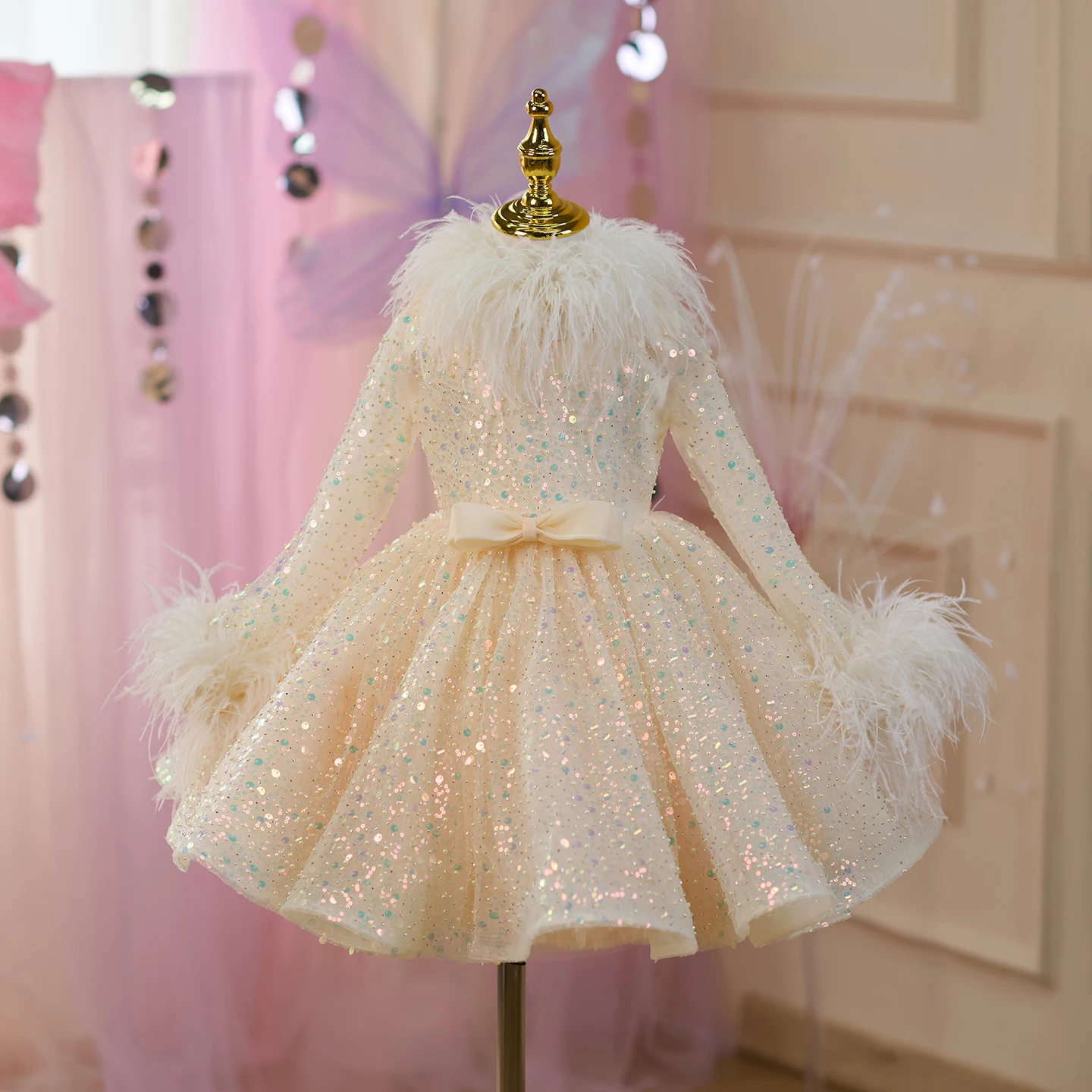 Dreamy Vow Charming Sequined Fur Collar Girl Dress With Bow Long Sleeve Wedding Birthday Holiday Party Prom Ball Gown J820
Dreamy Vow Charming Sequined Fur Collar Girl Dress With Bow Long Sleeve Wedding Birthday Holiday Party Prom Ball Gown J820