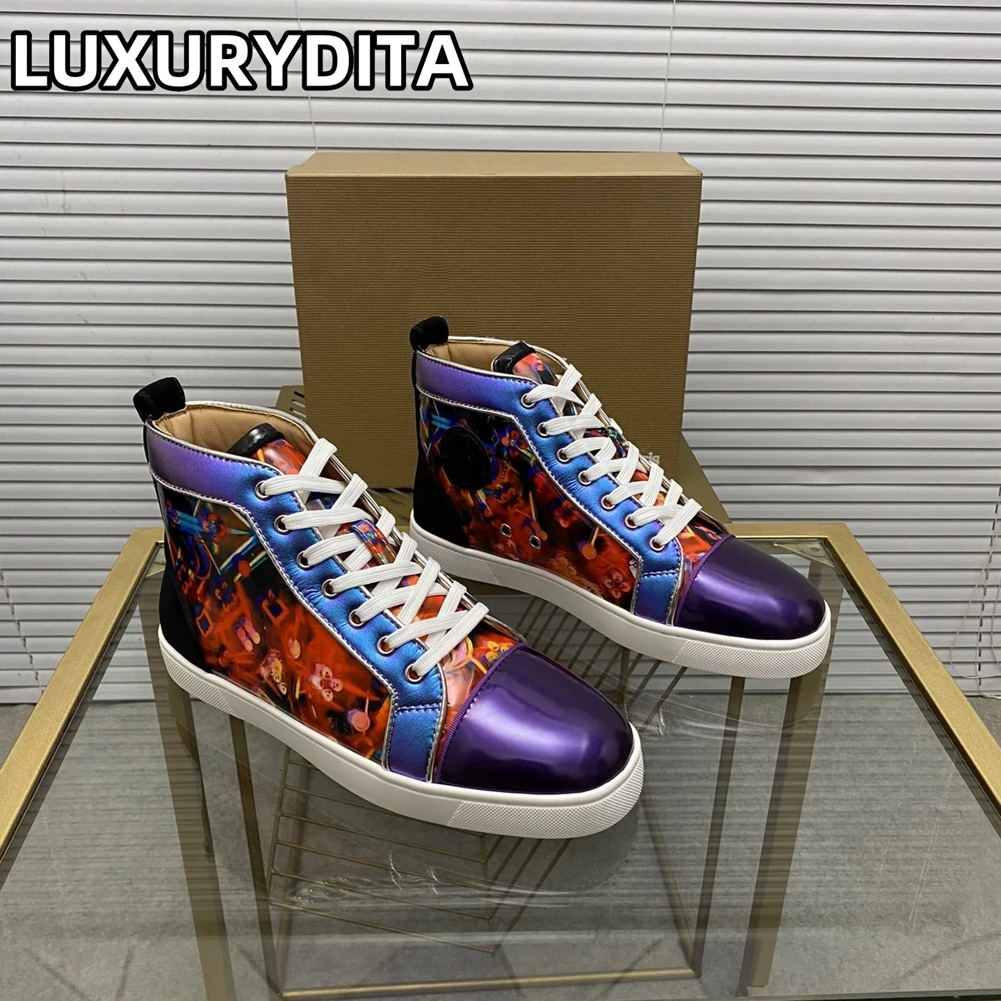 Top Quality Womens Trendy Casual Tennis Shoes Luxury Mens Real Leather Sneakers 35-48 Designr Rivet Red Soled Lovers Shoes M0152
Top Quality Womens Trendy Casual Tennis Shoes Luxury Mens Real Leather Sneakers 35-48 Designr Rivet Red Soled Lovers Shoes M0152