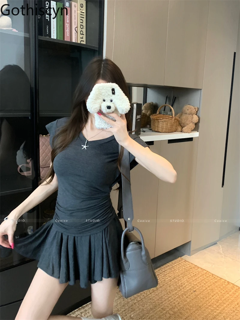 Gothiscyn Casual Suit Women's Summer V-neck Short-sleeved T-shirt Pleated Skirt Two-piece Set Fashion Female Clothes
Gothiscyn Casual Suit Women's Summer V-neck Short-sleeved T-shirt Pleated Skirt Two-piece Set Fashion Female Clothes