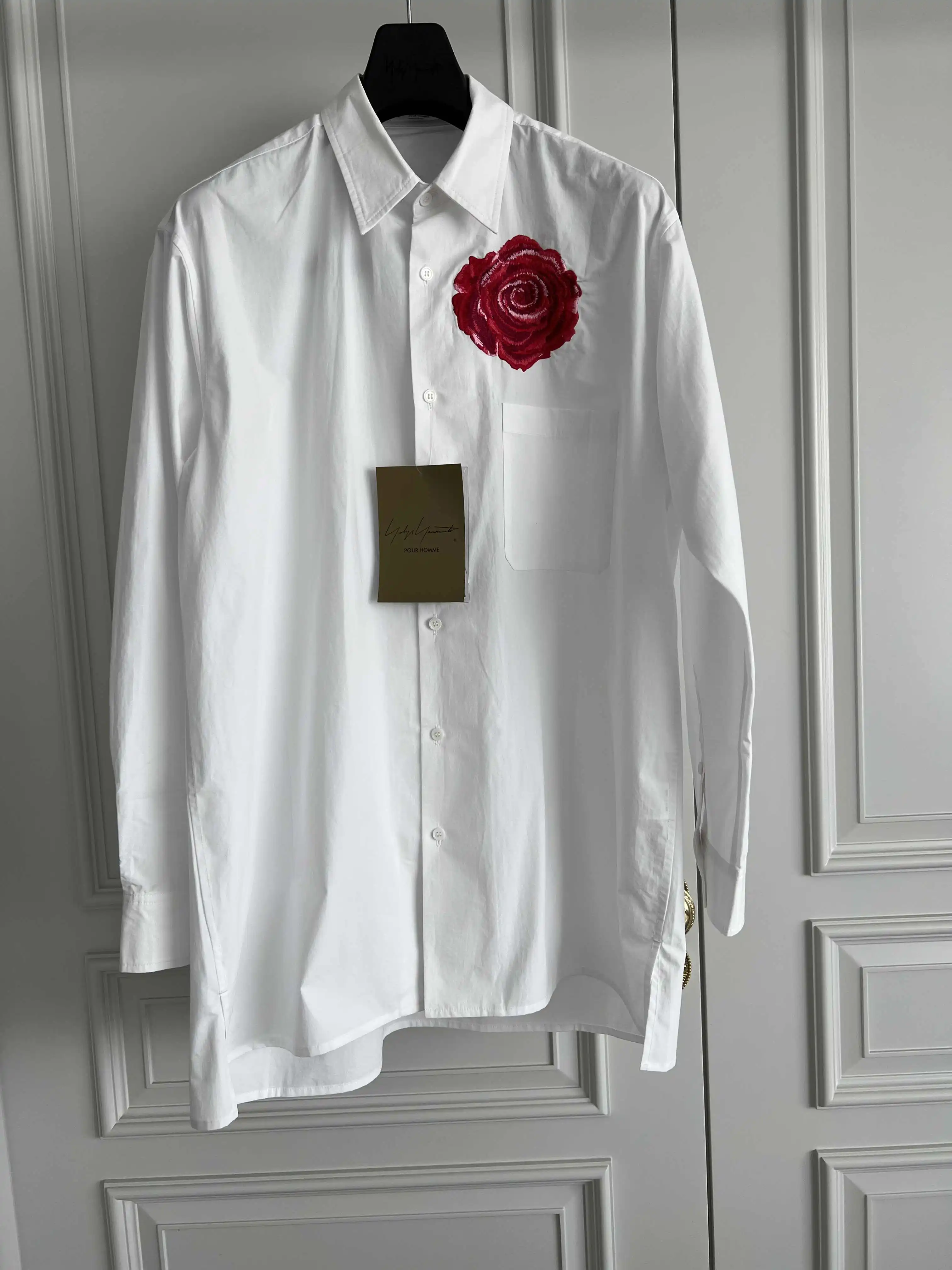 TOP-YAMAMOTO original design: Long shirt with red flower embroidery, casual pure cotton shirt
TOP-YAMAMOTO original design: Long shirt with red flower embroidery, casual pure cotton shirt