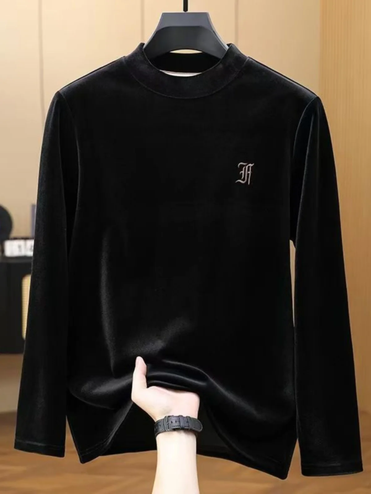 Ele Gold Velvet Embroidered Fce Lined f High Collar T-irt Men's Autumn Winter Faion Brand Base Layer Top
Ele Gold Velvet Embroidered Fce Lined f High Collar T-irt Men's Autumn Winter Faion Brand Base Layer Top