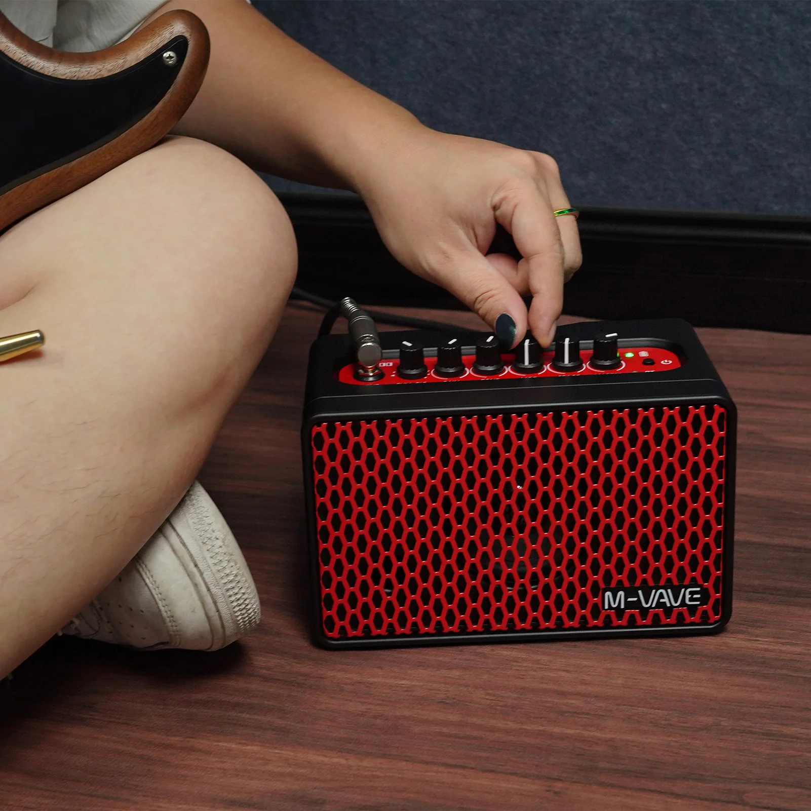 10W Electric Guitar Amp Portable Guitar Practice Speaker Rechargeable w Chorus Phase Tremolo Reverb Delay Effects for Practice
10W Electric Guitar Amp Portable Guitar Practice Speaker Rechargeable w Chorus Phase Tremolo Reverb Delay Effects for Practice