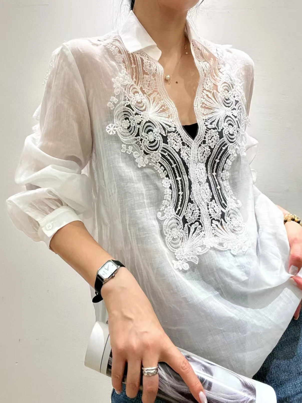 Romantic Style White Lace Hollow out Long Sleeve Shirt Women Loose Fit Transparent Feel Ladies Premium Fashion Spring 2026
Romantic Style White Lace Hollow out Long Sleeve Shirt Women Loose Fit Transparent Feel Ladies Premium Fashion Spring 2026