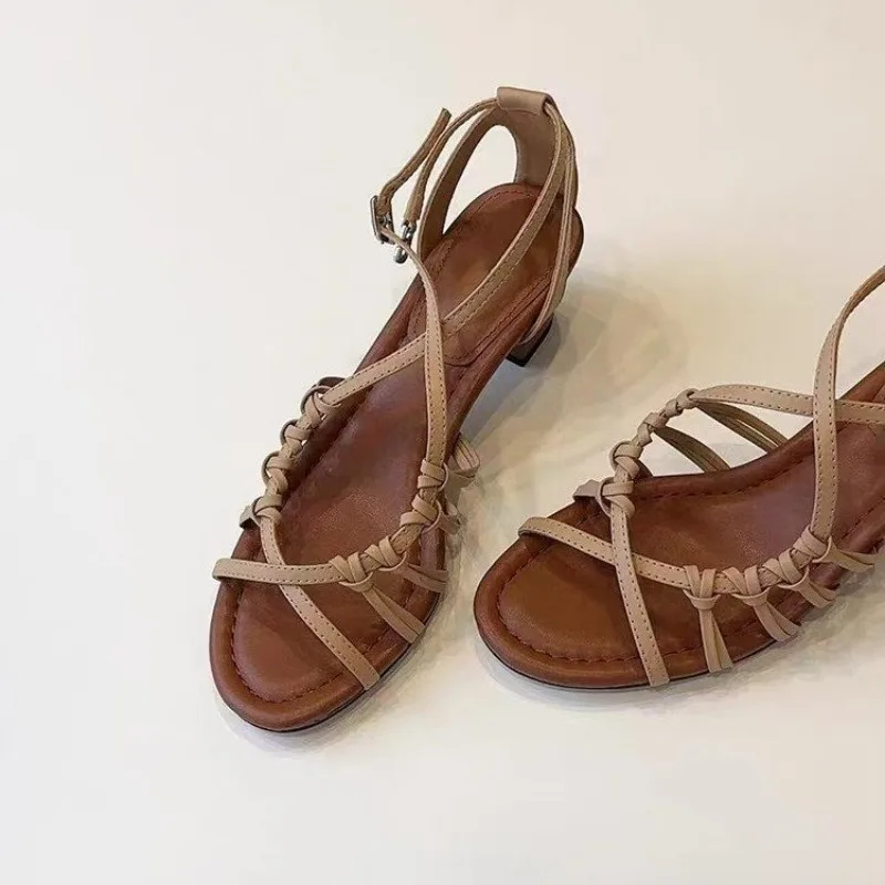 Vintage Open Toe Thick Heel Sandals for Women Fashion Woven Cross Straps Round Toe Roman Sandals Summer New Beach Casual Shoes
Vintage Open Toe Thick Heel Sandals for Women Fashion Woven Cross Straps Round Toe Roman Sandals Summer New Beach Casual Shoes