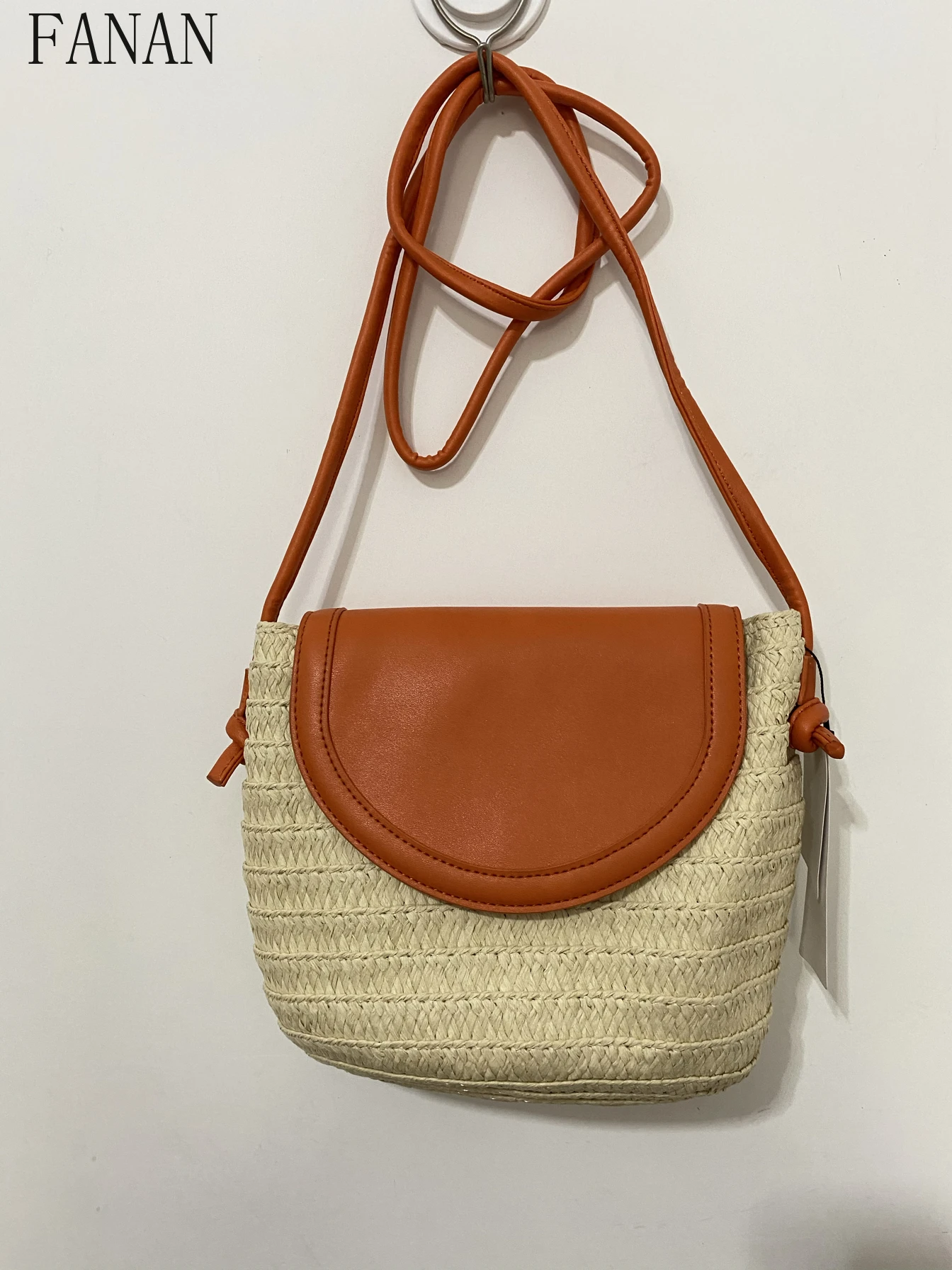 Тканая сумка через плечо в японском стиле из искусственной кожи, модные милые элегантные повседневные сумки, герметичные женские сумки на молнии
Тканая сумка через плечо в японском стиле из искусственной кожи, модные милые элегантные повседневные сумки, герметичные женские сумки на молнии