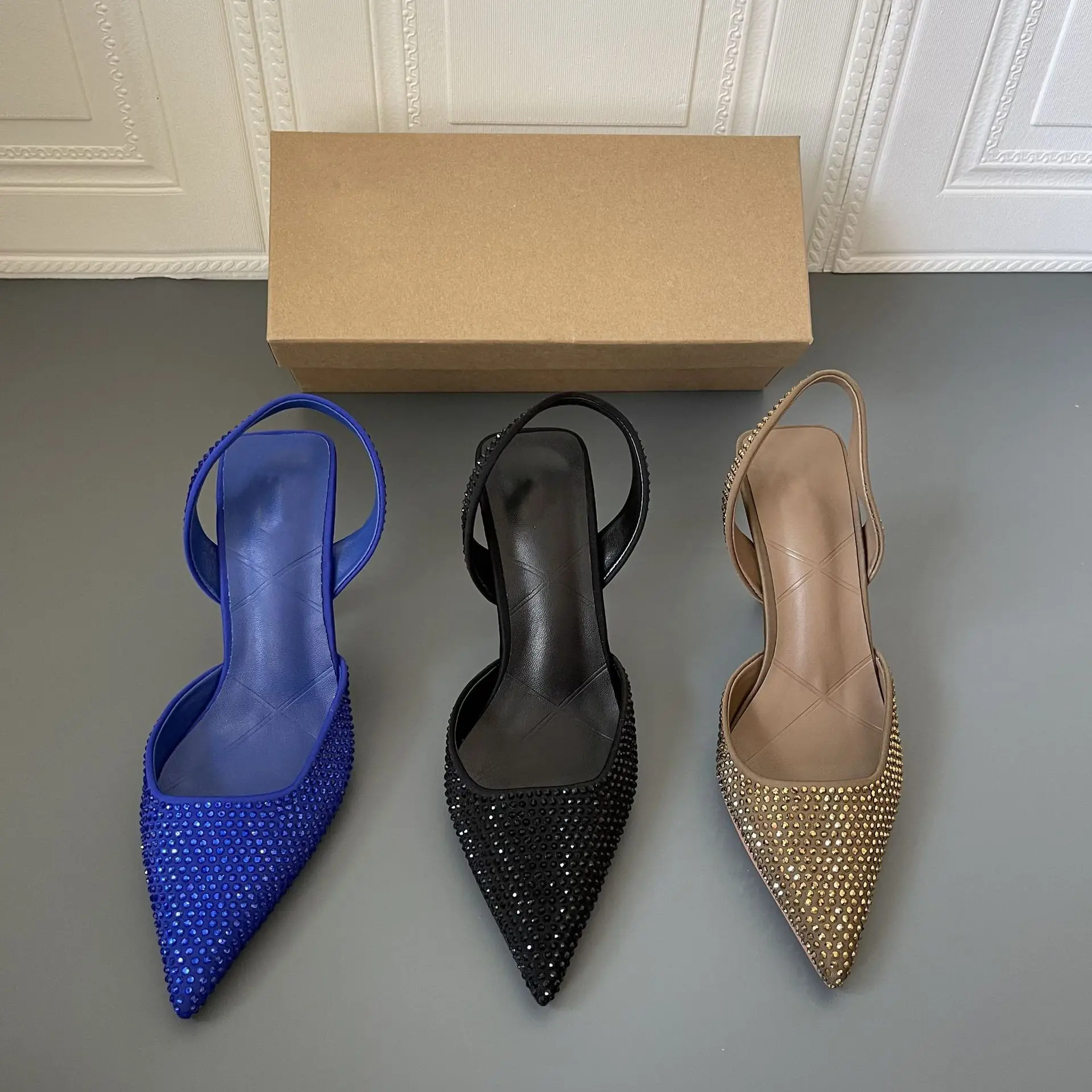 2026 Spring New Pointed Mouller Shoes Single Shoes Black Hot Diamond Sexy High Heels Women's Fashion Sandals
2026 Spring New Pointed Mouller Shoes Single Shoes Black Hot Diamond Sexy High Heels Women's Fashion Sandals