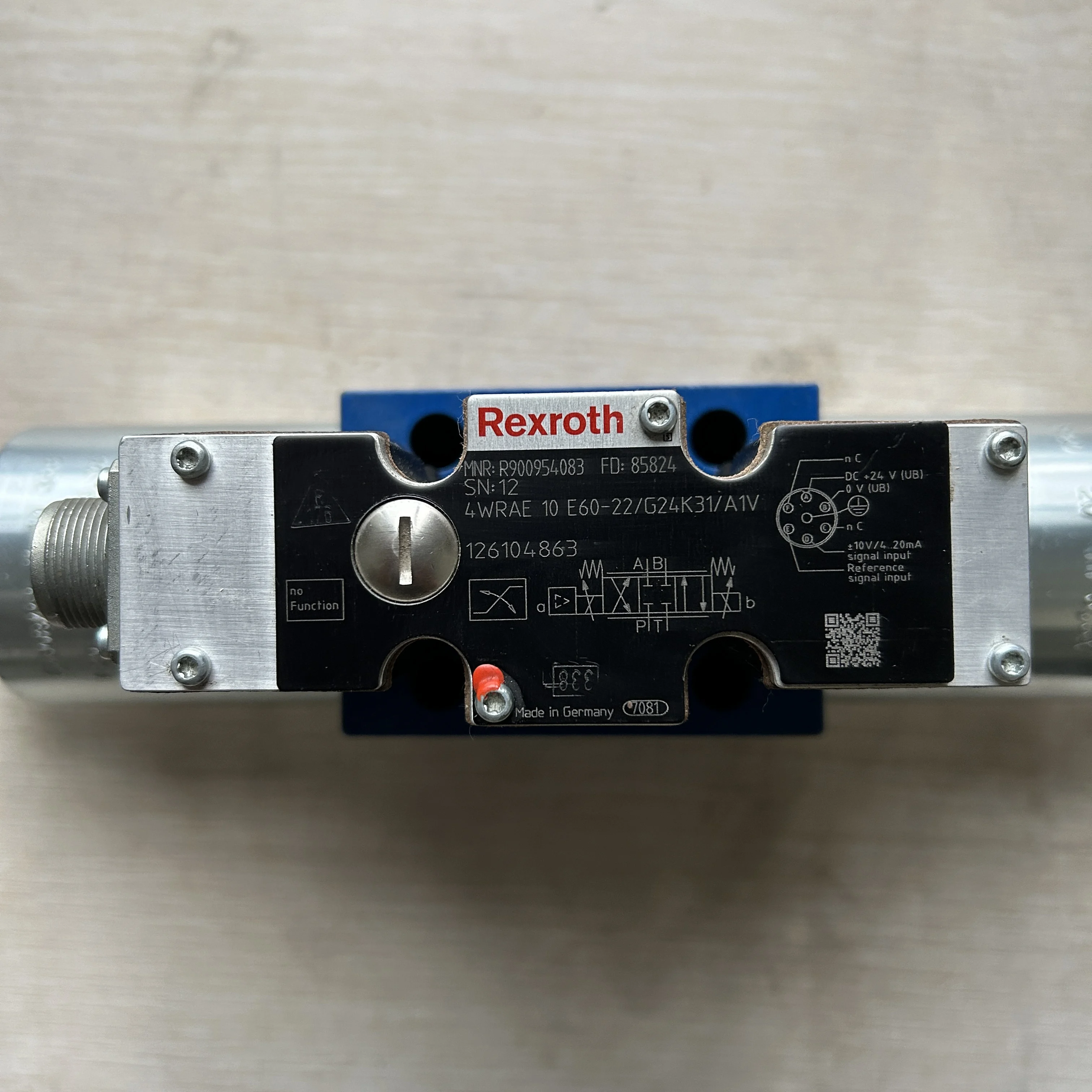 4WRAE 10E60-22/G24K31/A1V R900954083 Hydraulic Proportional Reversing Valve Made in Germany
4WRAE 10E60-22/G24K31/A1V R900954083 Hydraulic Proportional Reversing Valve Made in Germany