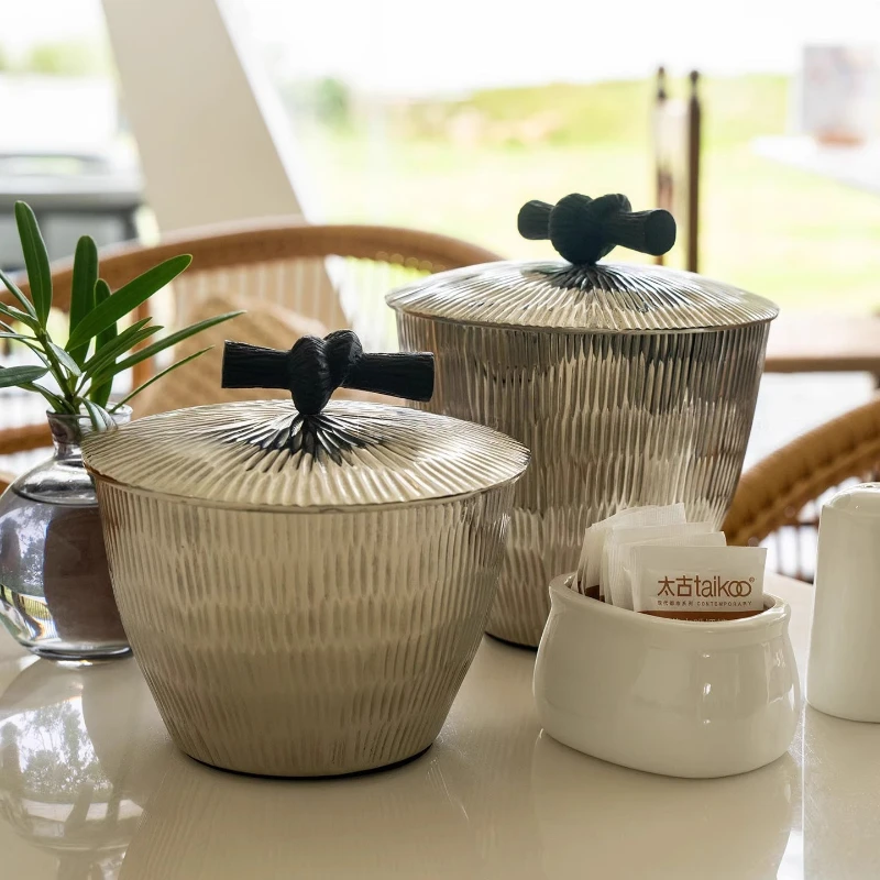 Nordic retro aluminum storage can with lid jewelry box candy can snack storage box living room bedroom kitchen decoration crafts 
Nordic retro aluminum storage can with lid jewelry box candy can snack storage box living room bedroom kitchen decoration crafts