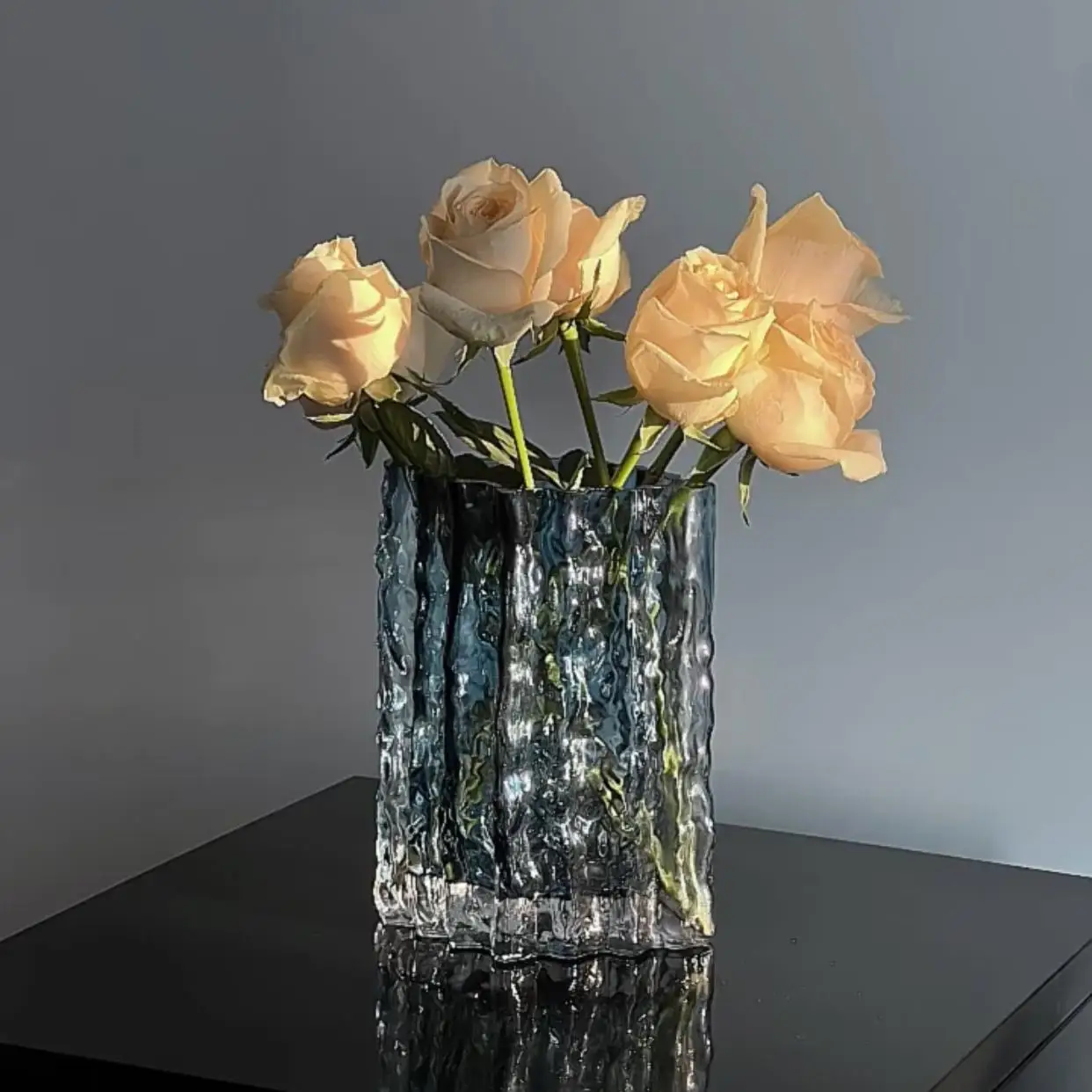 Aurora Blue Flower Vase Modern Minimalist Iceberg Glass Home Decorative Items Creative Entrance Living Room Flower Vases
Aurora Blue Flower Vase Modern Minimalist Iceberg Glass Home Decorative Items Creative Entrance Living Room Flower Vases