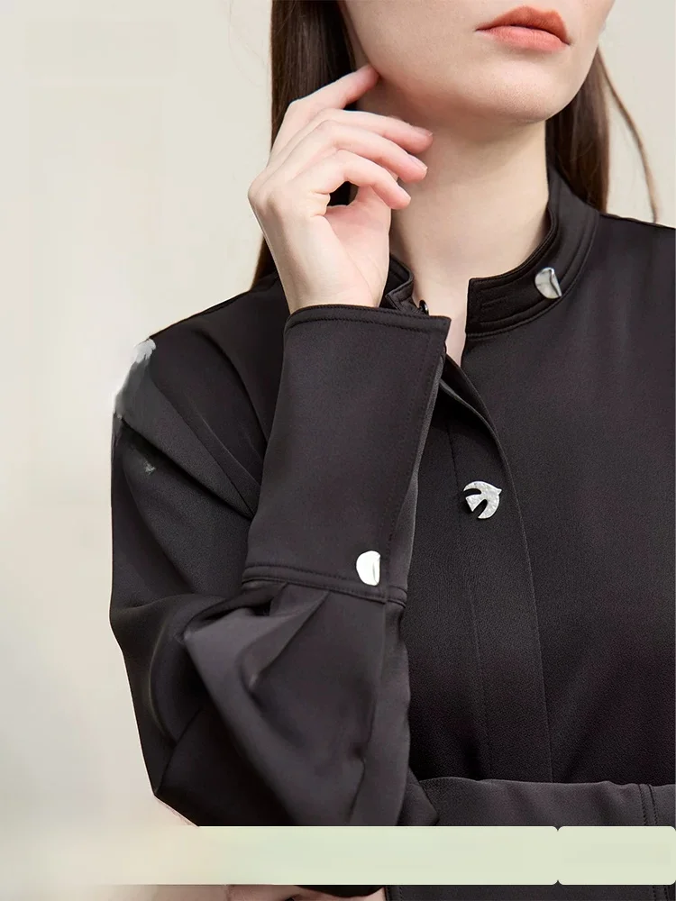 Elegant Commuter Style Midi Length Women's Blouse with Unique Button Design in Satin Chiffon Casual Long Sleeve Top
Elegant Commuter Style Midi Length Women's Blouse with Unique Button Design in Satin Chiffon Casual Long Sleeve Top
