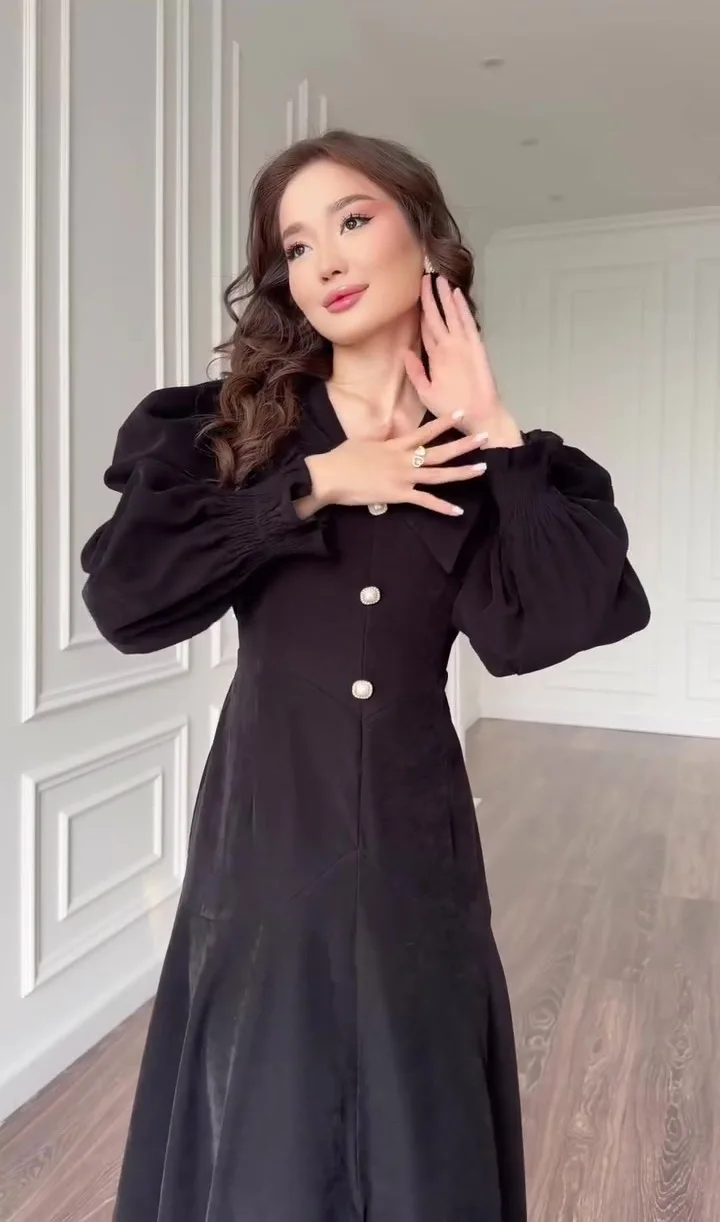 فساتين نسائية عصرية بفتحة جانبية ورباطات، بتصميم واسع، بأكمام بوقية وياقة مطوية وأزرار، بخصر عالٍ وفضفاضة بطول الركبة، مناسبة للربيع والخريف فساتين نسائية عصرية بفتحة جانبية ورباطات، بتصميم واسع، بأكمام بوقية وياقة مطوية وأزرار، بخصر عالٍ وفضفاضة بطول الركبة، مناسبة للربيع والخريف