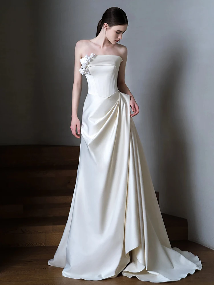 Упрощенное белое свадебное платье на бретелях из мягкого шелкового атласа для молодых женщин до 25 лет для свадьбы на открытом воздухе
Упрощенное белое свадебное платье на бретелях из мягкого шелкового атласа для молодых женщин до 25 лет для свадьбы на открытом воздухе
