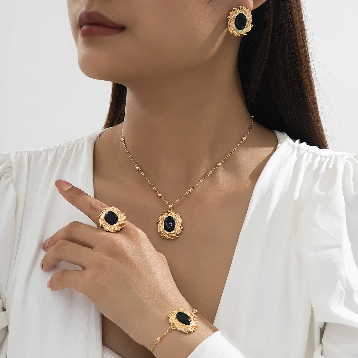 4Pcs Gold-Plated Black Gemstone Jewelry Set Women's High-End Niche Design Irregular Oval Radiating Lines Flower Style
4Pcs Gold-Plated Black Gemstone Jewelry Set Women's High-End Niche Design Irregular Oval Radiating Lines Flower Style