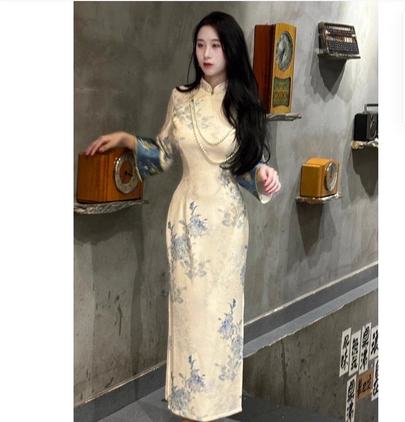 Girl's original homemade high-end knitted jacquard new Chinese embroidery dress with blue porcelain
Girl's original homemade high-end knitted jacquard new Chinese embroidery dress with blue porcelain