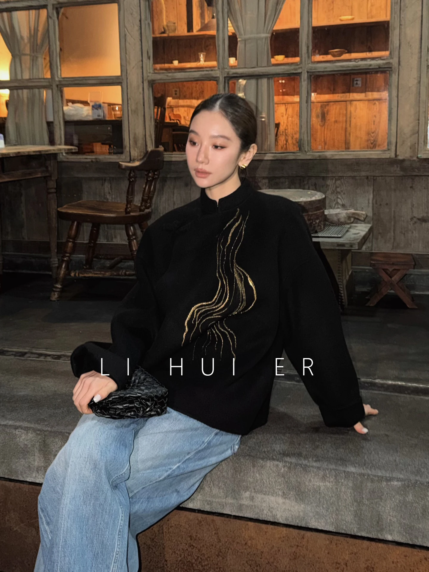 Китайское двустороннее шерстяное пальто LiHuiEr укороченного фасона с пуговицами, в национальном стиле, женская модная зимняя верхняя одежда
Китайское двустороннее шерстяное пальто LiHuiEr укороченного фасона с пуговицами, в национальном стиле, женская модная зимняя верхняя одежда