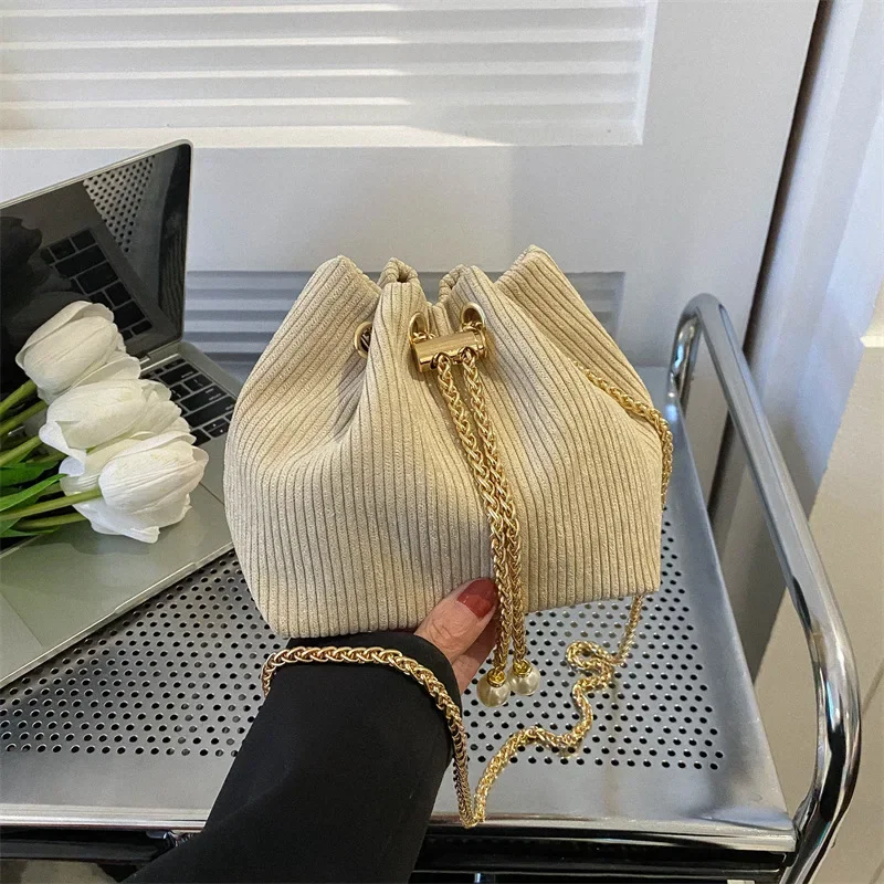Popular texture niche design bag women's versatile simple solid color bucket bag messenger bag
Popular texture niche design bag women's versatile simple solid color bucket bag messenger bag