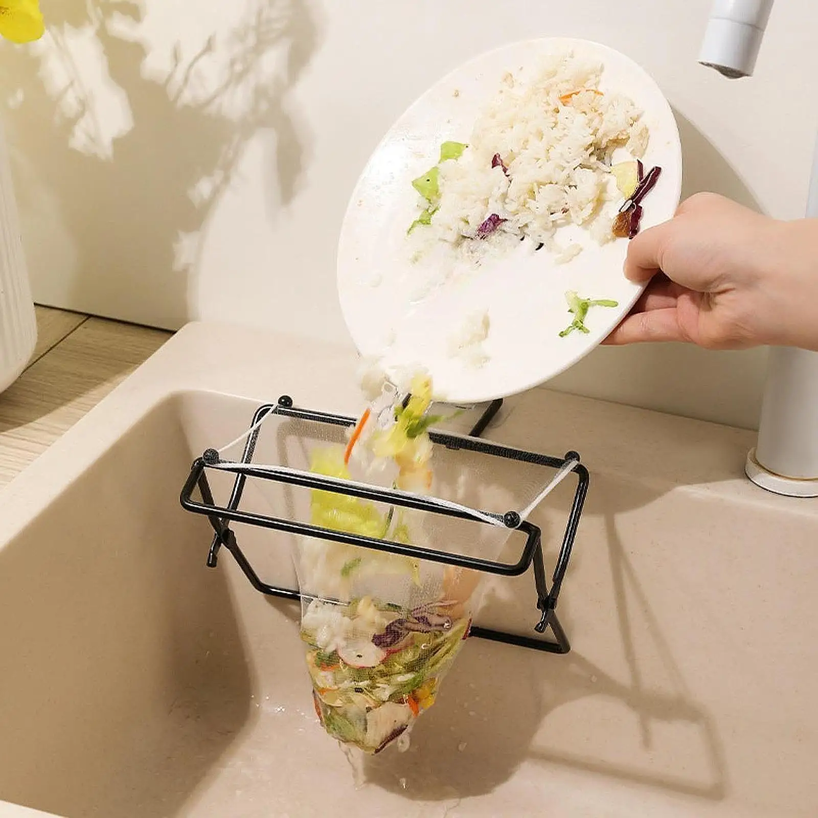 Стойка-ситечко для кухонной мойки с фильтрующими сетчатыми мешками, прочная для остатков мусора
Стойка-ситечко для кухонной мойки с фильтрующими сетчатыми мешками, прочная для остатков мусора