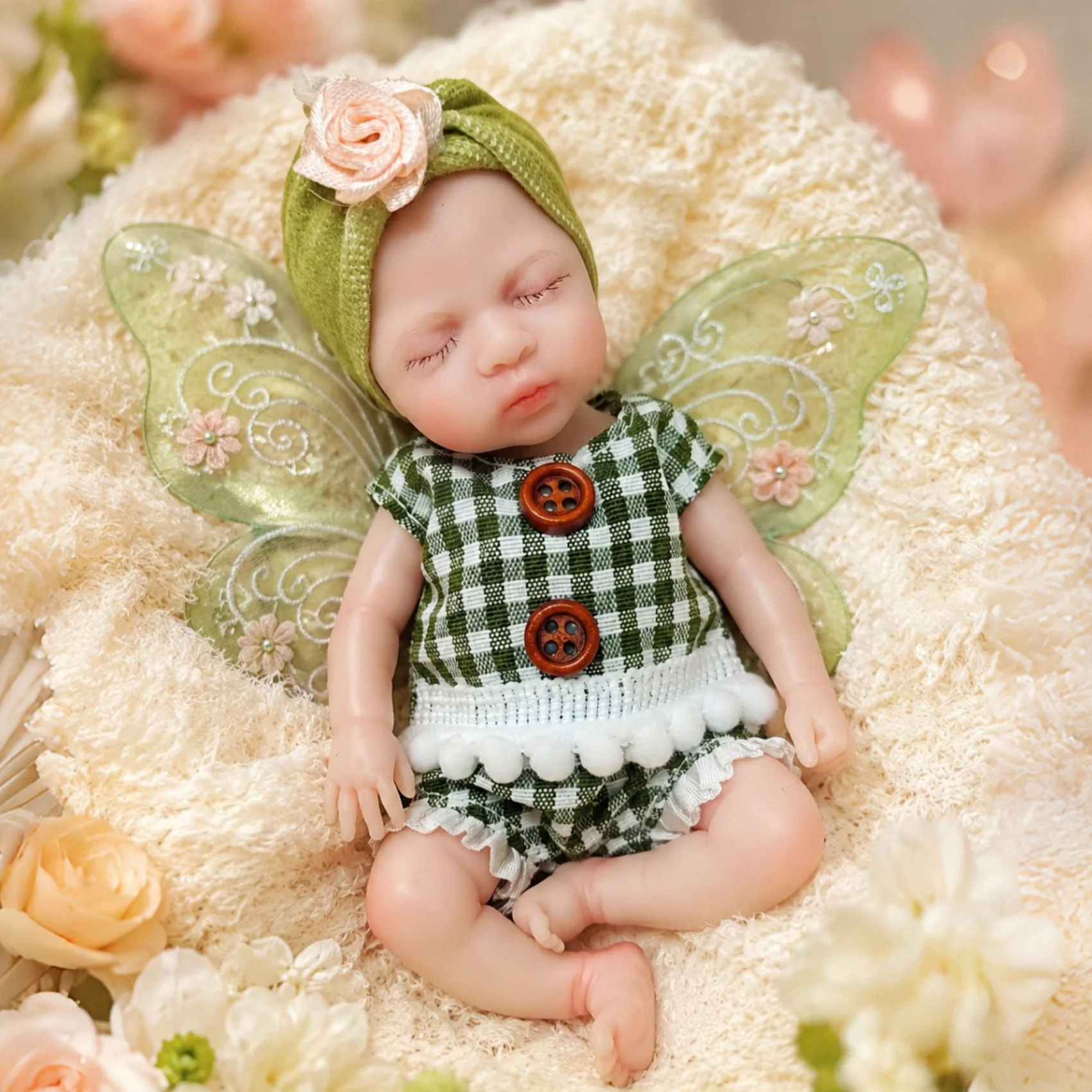 1Pc 5.7 Inch Sleeping Pose Luna Silicone Reborn Baby Doll Washable Body Girl Adorable Silicone Doll Birthday/Christmas Gift
1Pc 5.7 Inch Sleeping Pose Luna Silicone Reborn Baby Doll Washable Body Girl Adorable Silicone Doll Birthday/Christmas Gift