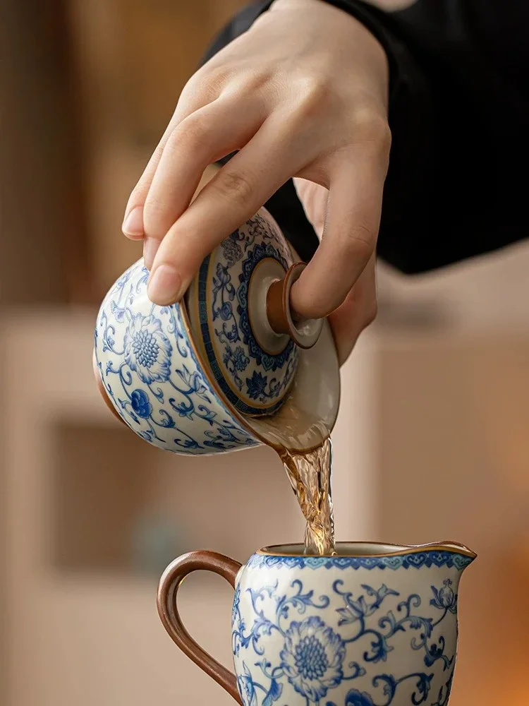 CL blue and white Ru kiln Sancai cover bowl teacup single high-end three-piece set with lid tea bowl
CL blue and white Ru kiln Sancai cover bowl teacup single high-end three-piece set with lid tea bowl