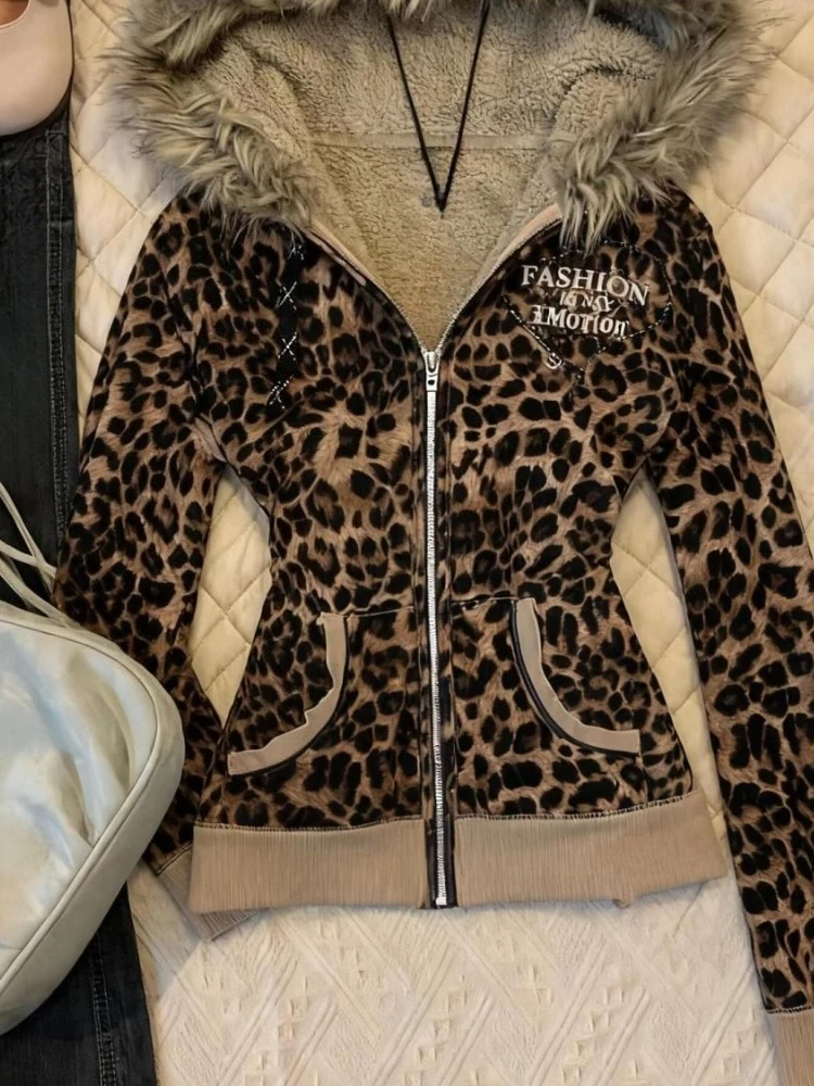 Уличная одежда, куртки в стиле панк с леопардовым принтом, женские куртки Y2k, эстетические пушистые лоскутные пальто с капюшоном, свободная винтажная куртка в стиле гранж
Уличная одежда, куртки в стиле панк с леопардовым принтом, женские куртки Y2k, эстетические пушистые лоскутные пальто с капюшоном, свободная винтажная куртка в стиле гранж
