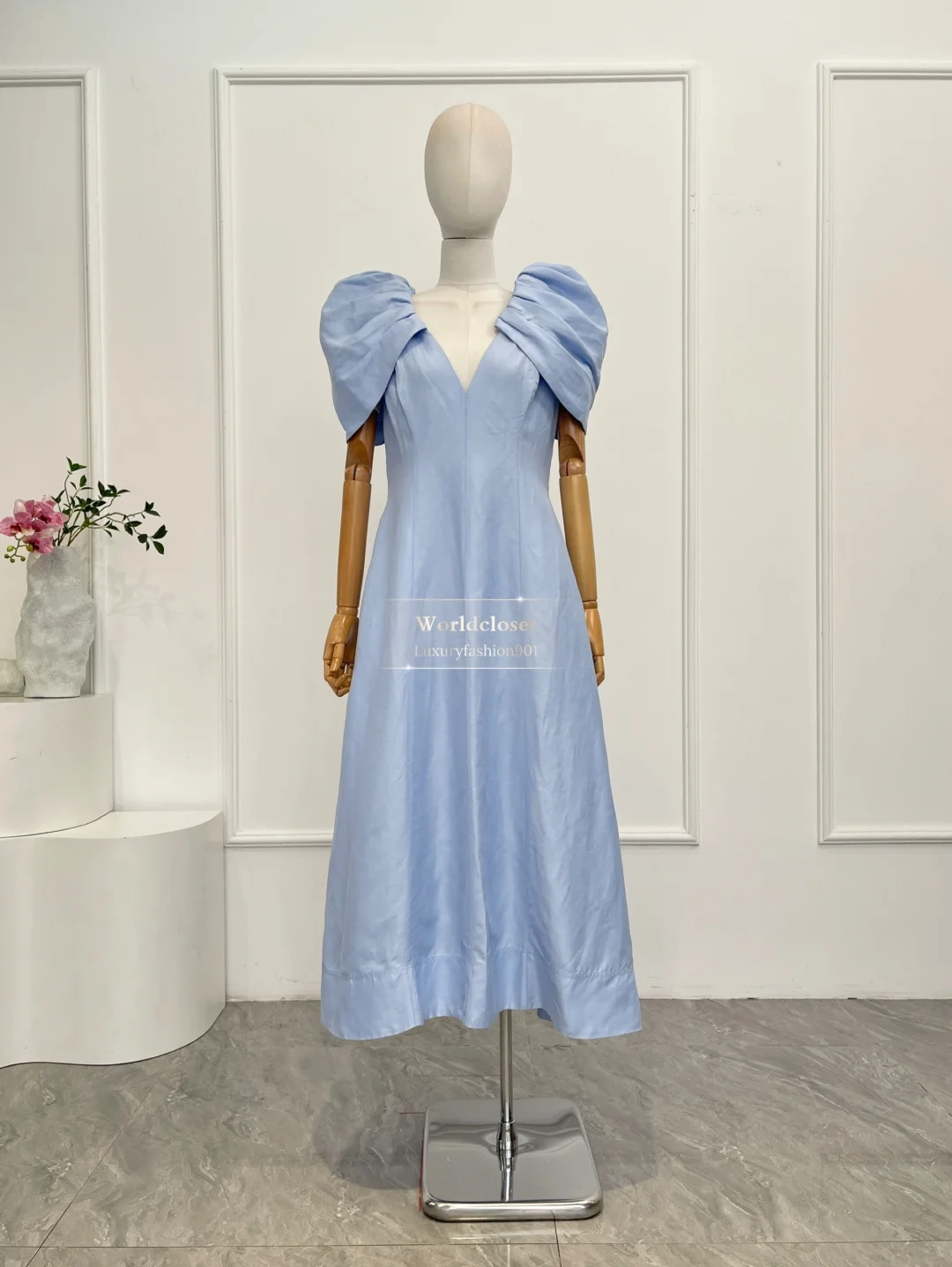 Summer 2026 Blue Temperament V Neck Slim Fit Bubble Short Sleeves Midi Dress
Summer 2026 Blue Temperament V Neck Slim Fit Bubble Short Sleeves Midi Dress