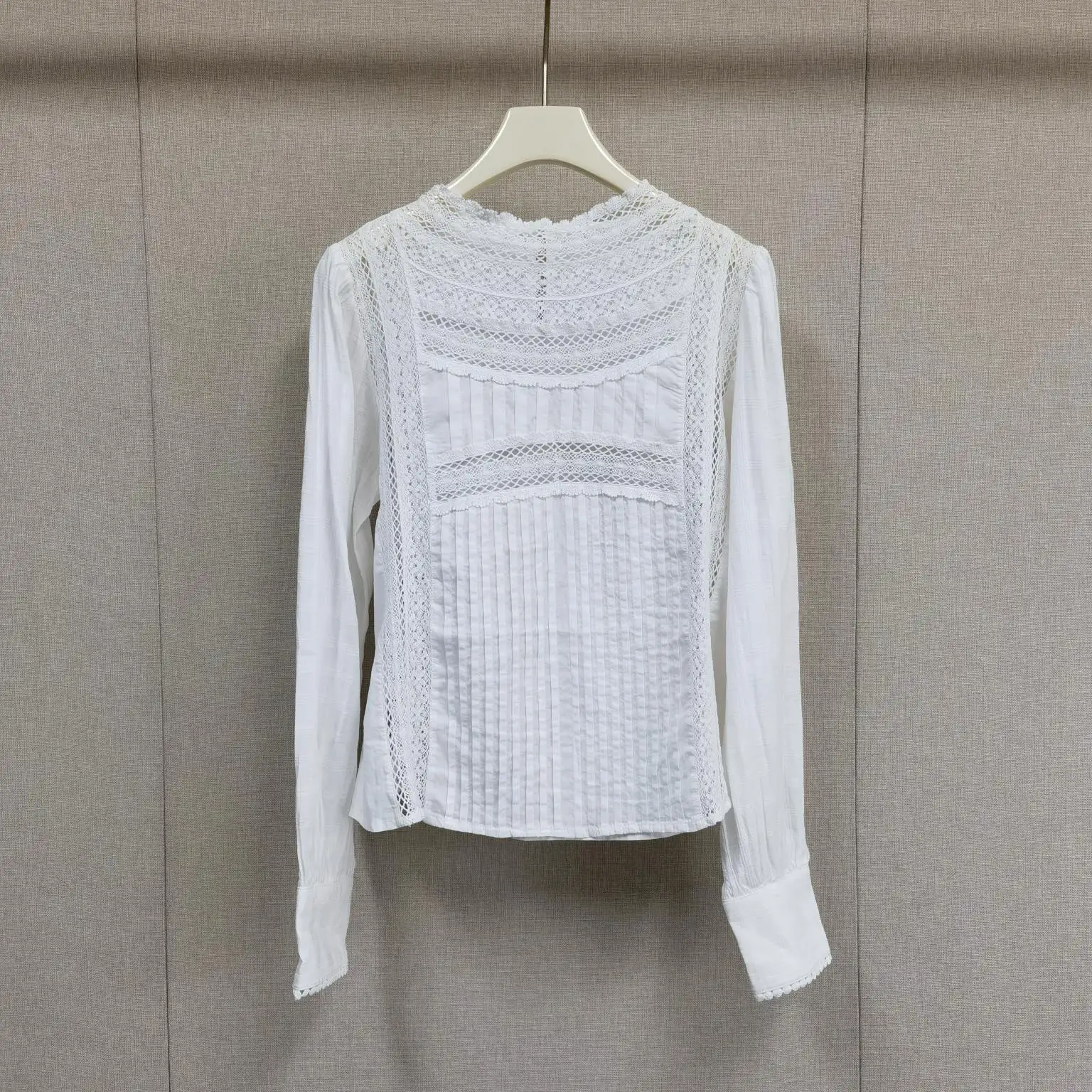 French Style Casual White Lace Hollow out Hook Flower Long Sleeve Stand Collar Top Women's Loose Fit Cotton Shirt Spring 2026
French Style Casual White Lace Hollow out Hook Flower Long Sleeve Stand Collar Top Women's Loose Fit Cotton Shirt Spring 2026