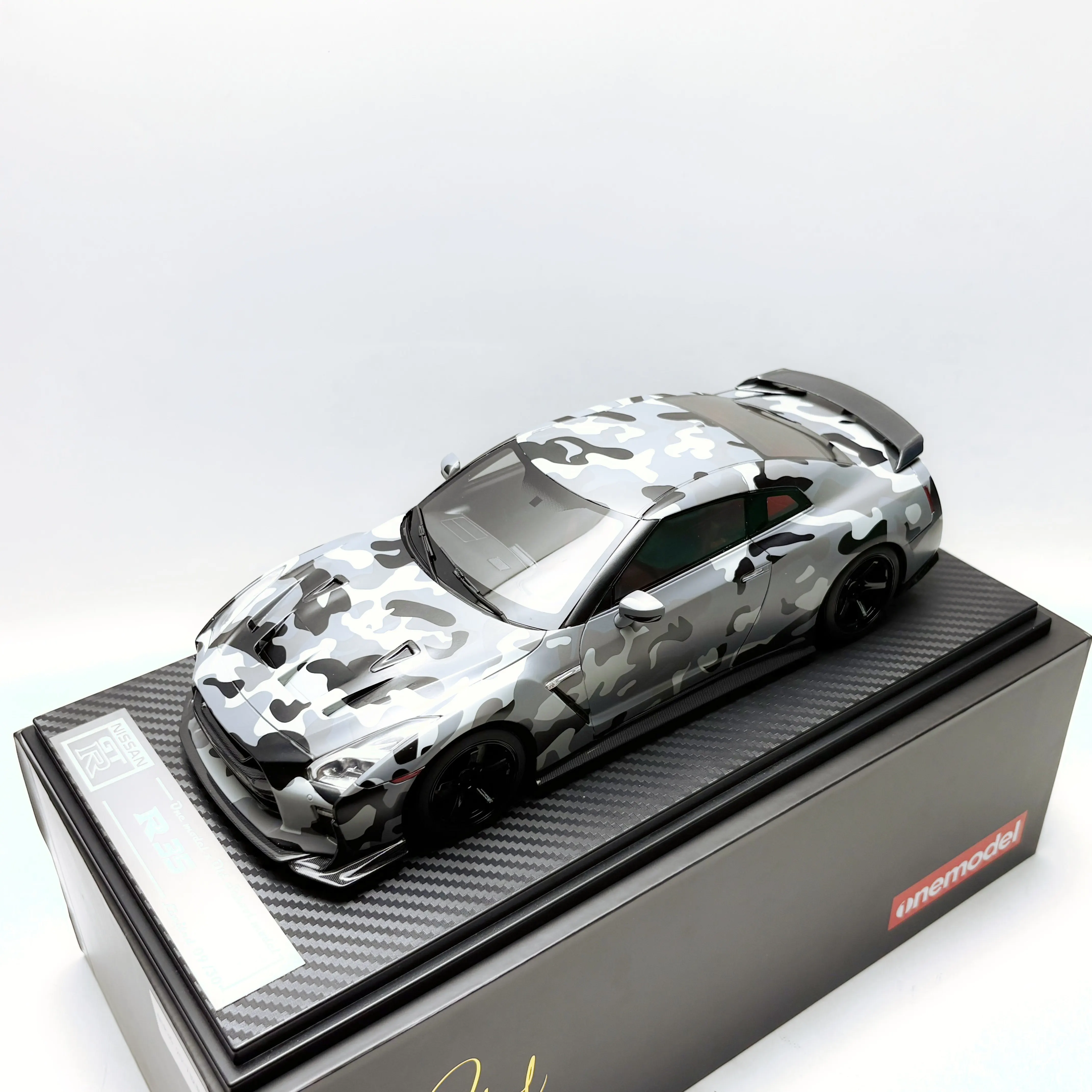 ONEMODEL 1/18 Scale GTR R35 Resin Car Model
ONEMODEL 1/18 Scale GTR R35 Resin Car Model