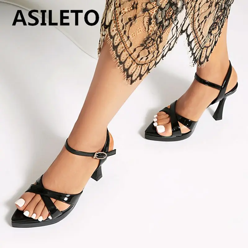 ASILETO 2025 пикантные женские босоножки с острым носком на тонком каблуке 9 см на платформе 1,5 см с пряжкой и ремешком размера плюс 41 42 43 женская обувь для свиданий
ASILETO 2025 пикантные женские босоножки с острым носком на тонком каблуке 9 см на платформе 1,5 см с пряжкой и ремешком размера плюс 41 42 43 женская обувь для свиданий