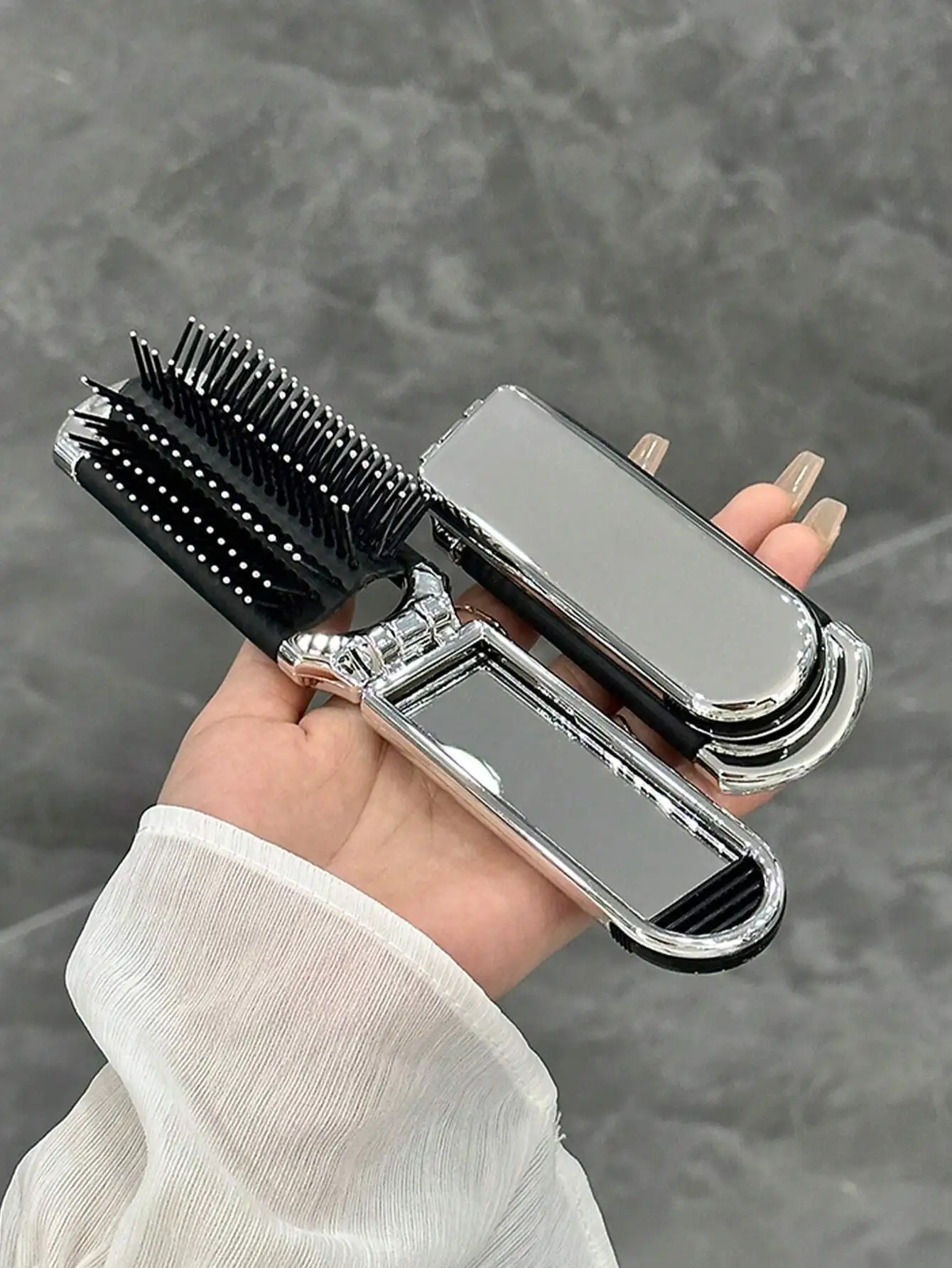 1pc Foldable Comb With Tulip Print Design, Includes Mini Mirror, Pocket-Sized Travel Comb, Compact & Portable, Suitable For Men
1pc Foldable Comb With Tulip Print Design, Includes Mini Mirror, Pocket-Sized Travel Comb, Compact & Portable, Suitable For Men