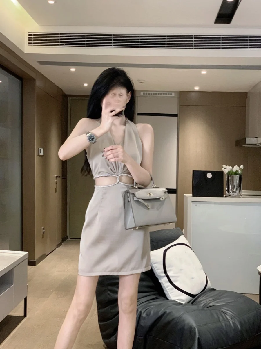 Elegant Neckline Women's Dress Exquisite Waist Exposure Short Skirt Korean Style High Waist No Sleeve Summer Fashion
Elegant Neckline Women's Dress Exquisite Waist Exposure Short Skirt Korean Style High Waist No Sleeve Summer Fashion