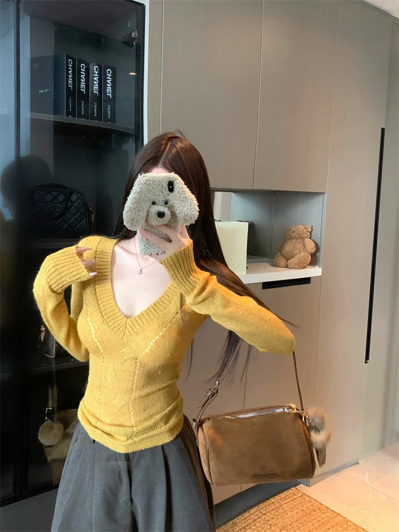 Slim Fit Long Sleeve Knitted Sweater Women's Yellow V-Neck Spring Hollow out Inner Wear Casual Style Korean Version Top
Slim Fit Long Sleeve Knitted Sweater Women's Yellow V-Neck Spring Hollow out Inner Wear Casual Style Korean Version Top