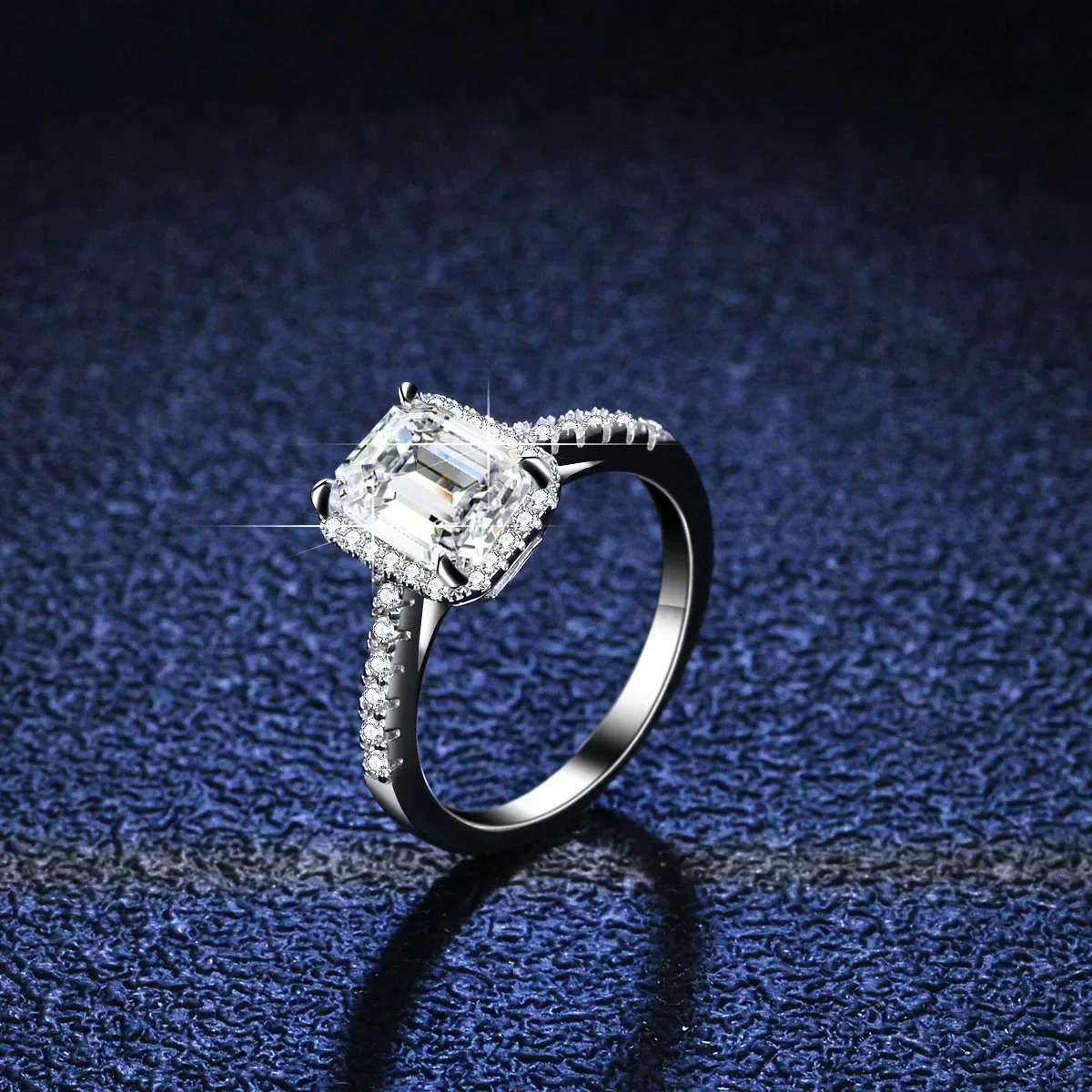 Luxury Platinum PT950 Moissanite Diamond Rings for Women Wedding Ring Geometric 2 Ct Diamond Ring Jewelry Rectangular Emerald
Luxury Platinum PT950 Moissanite Diamond Rings for Women Wedding Ring Geometric 2 Ct Diamond Ring Jewelry Rectangular Emerald