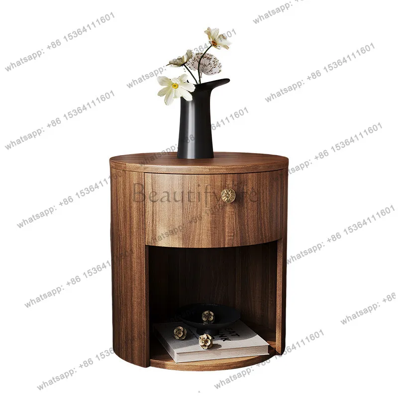 Medieval style bedside table, surprising quiet wind home bedroom, modern simplicity and high-end sense
Medieval style bedside table, surprising quiet wind home bedroom, modern simplicity and high-end sense